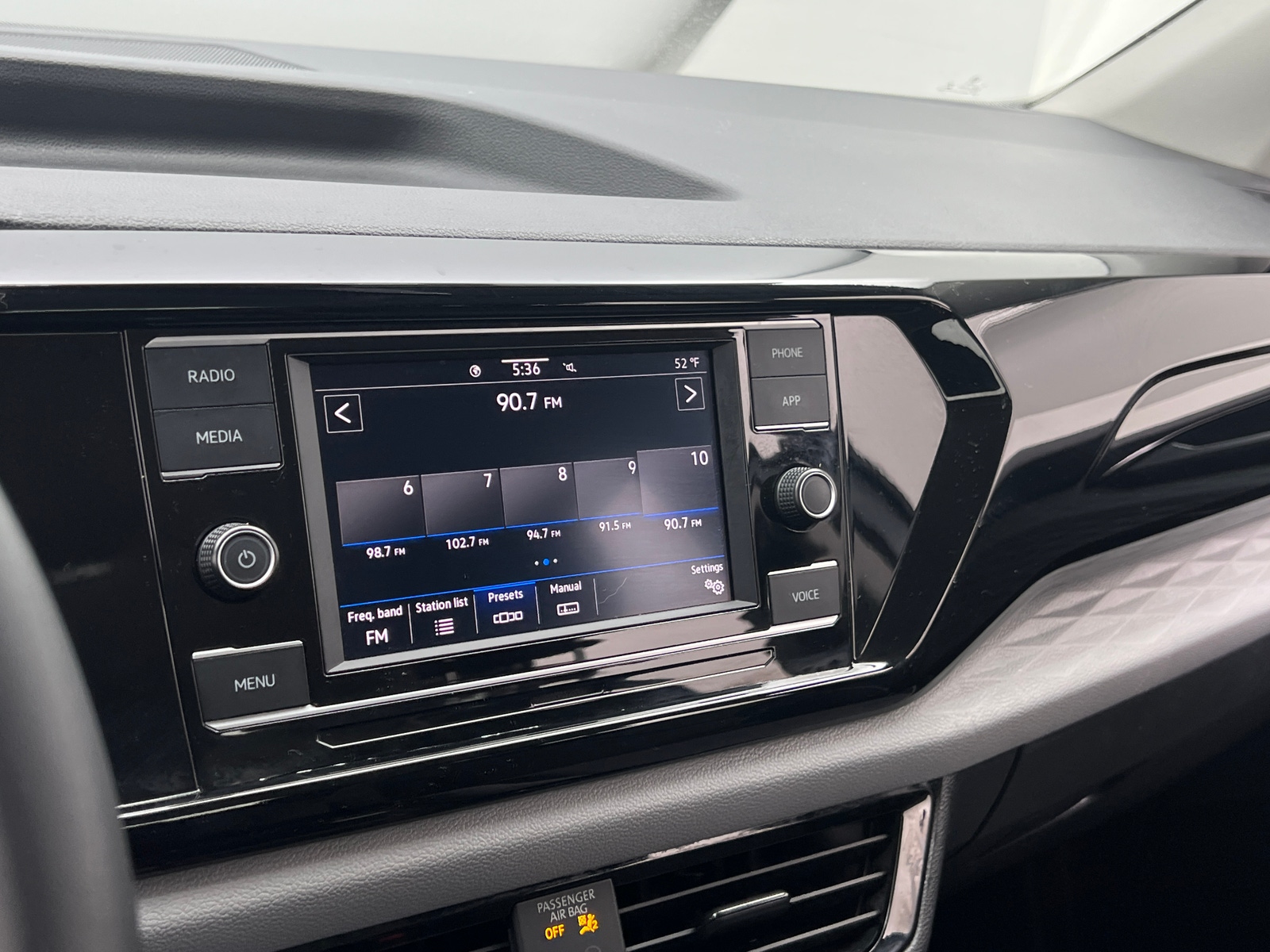 Thumbnail: 2022 Volkswagen Taos - 4