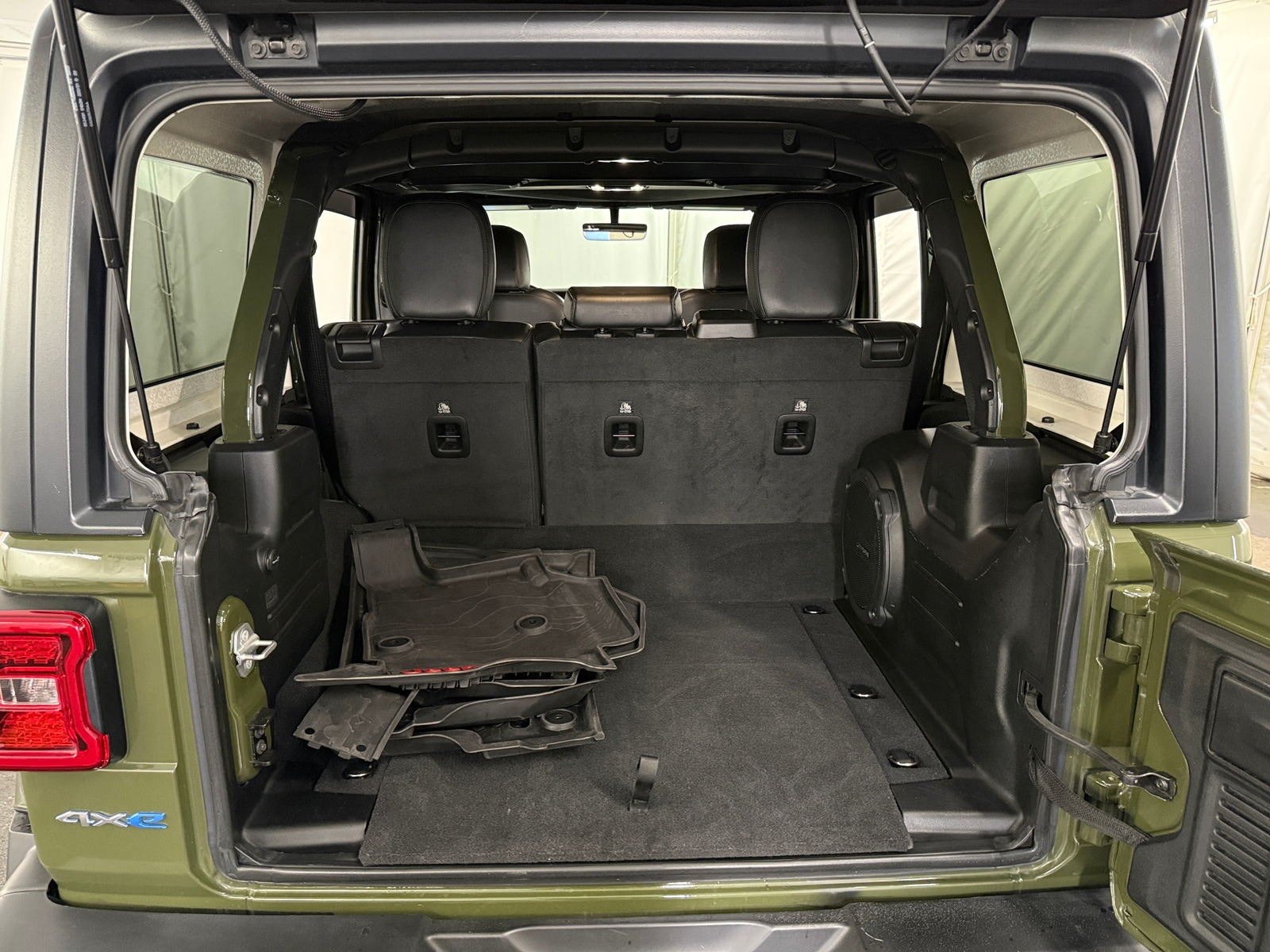 Thumbnail: 2021 Jeep Wrangler - 6