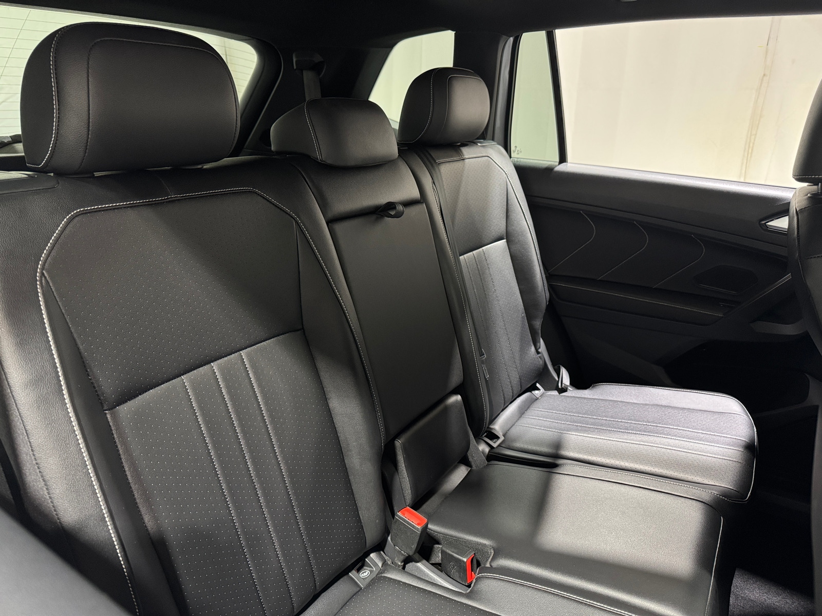 Thumbnail: 2022 Volkswagen Tiguan - 5