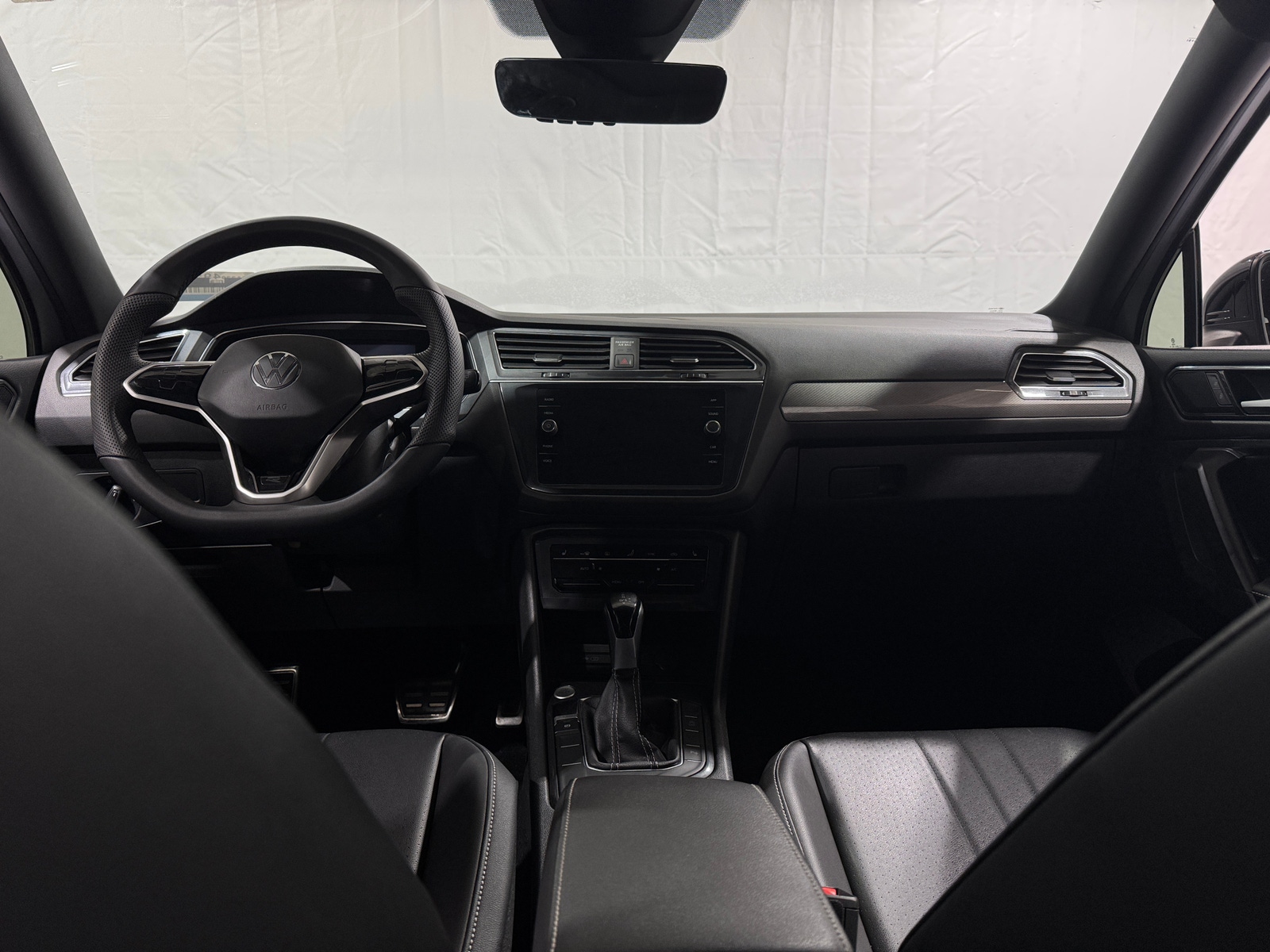 Thumbnail: 2022 Volkswagen Tiguan - 2