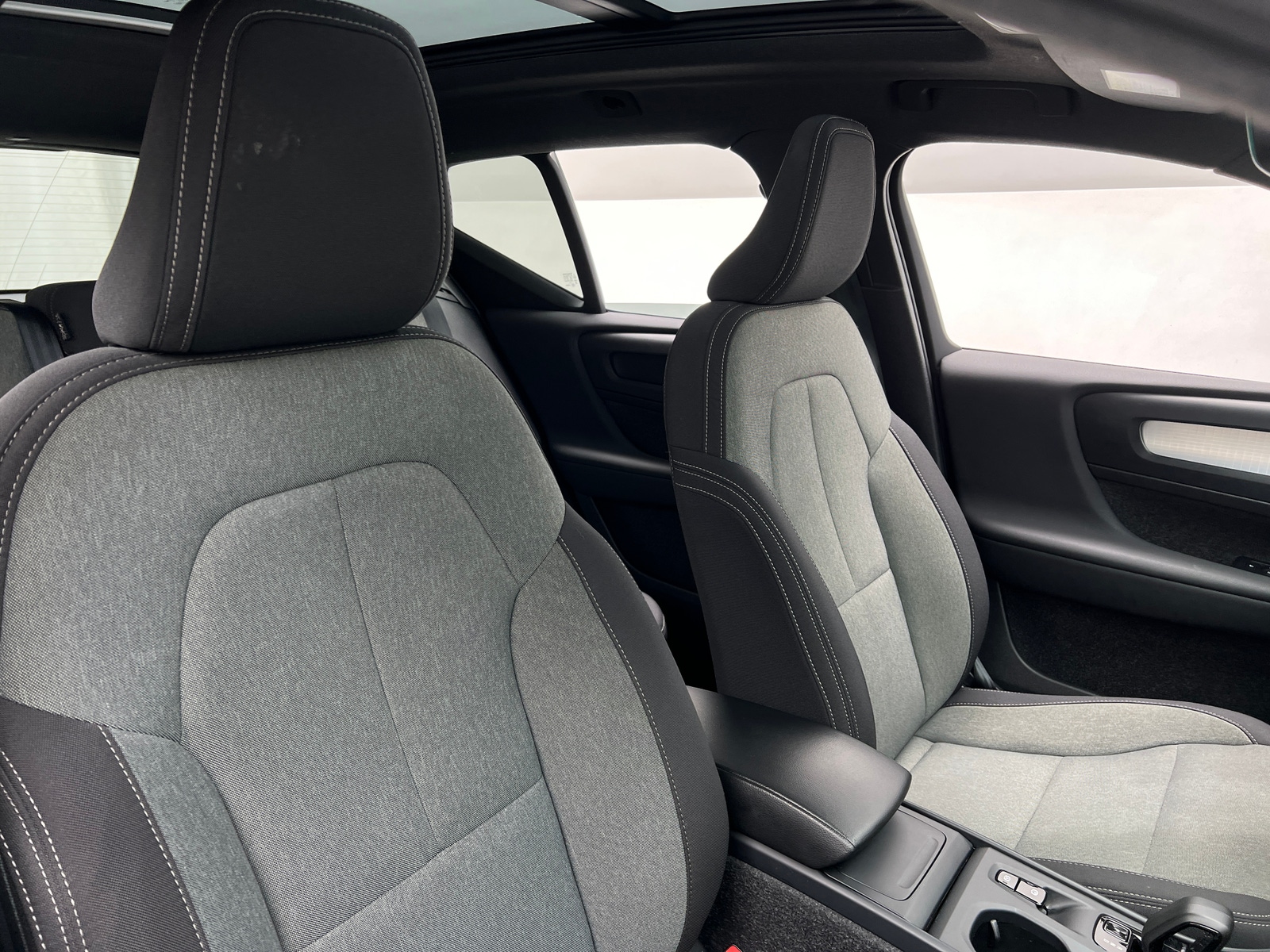 Thumbnail: 2024 Volvo XC40 - 2