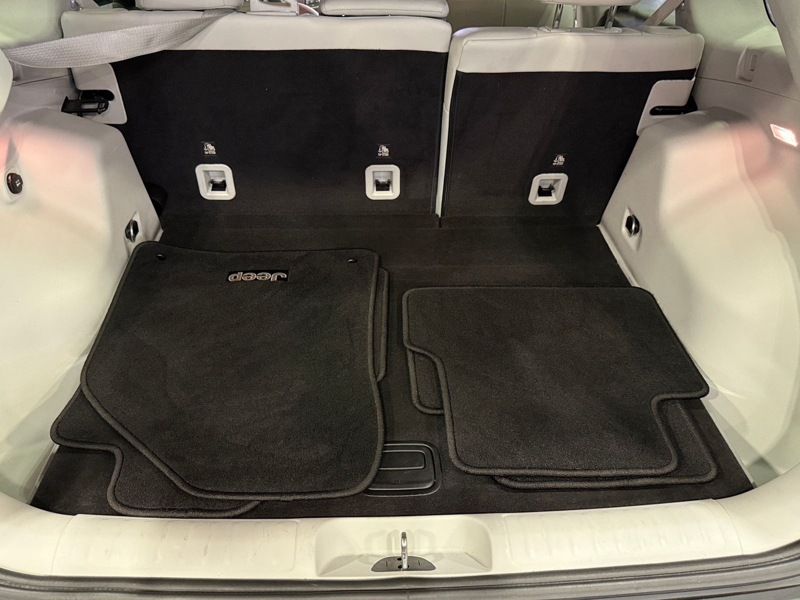 Thumbnail: 2019 Jeep Cherokee - 6