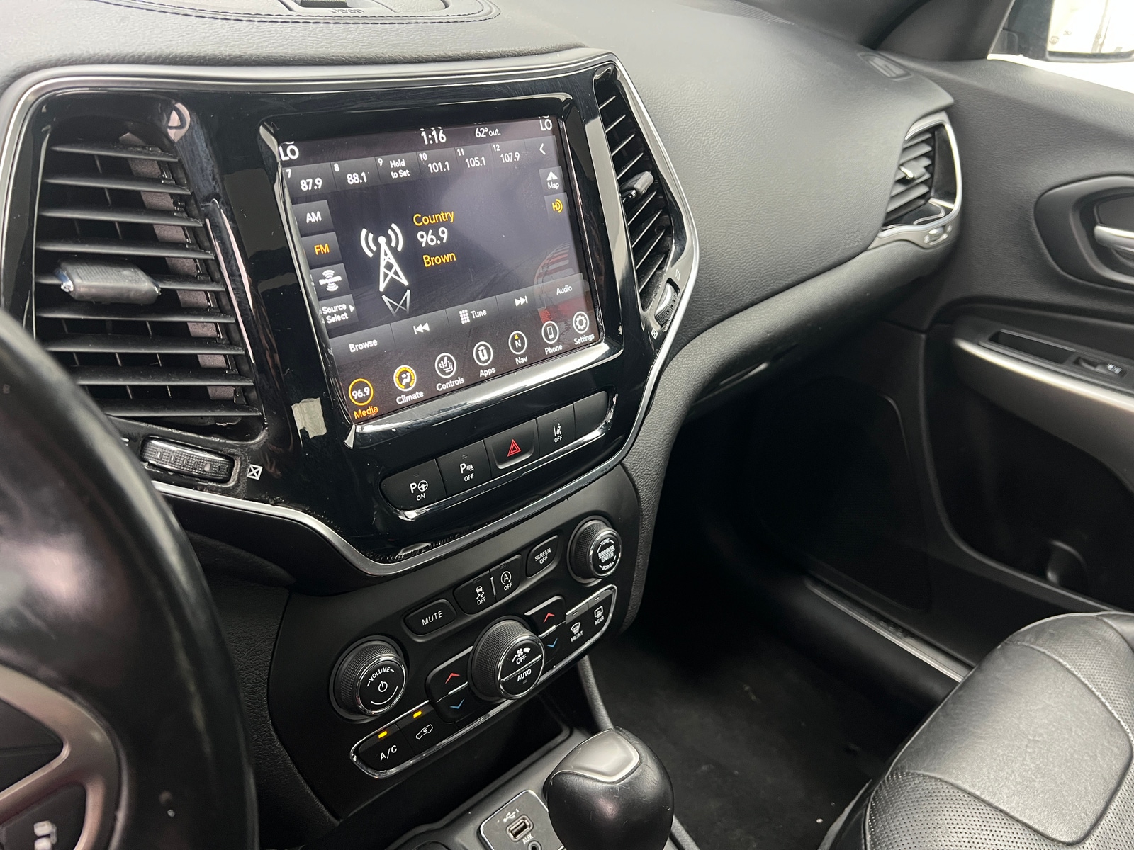 Thumbnail: 2021 Jeep Cherokee - 3