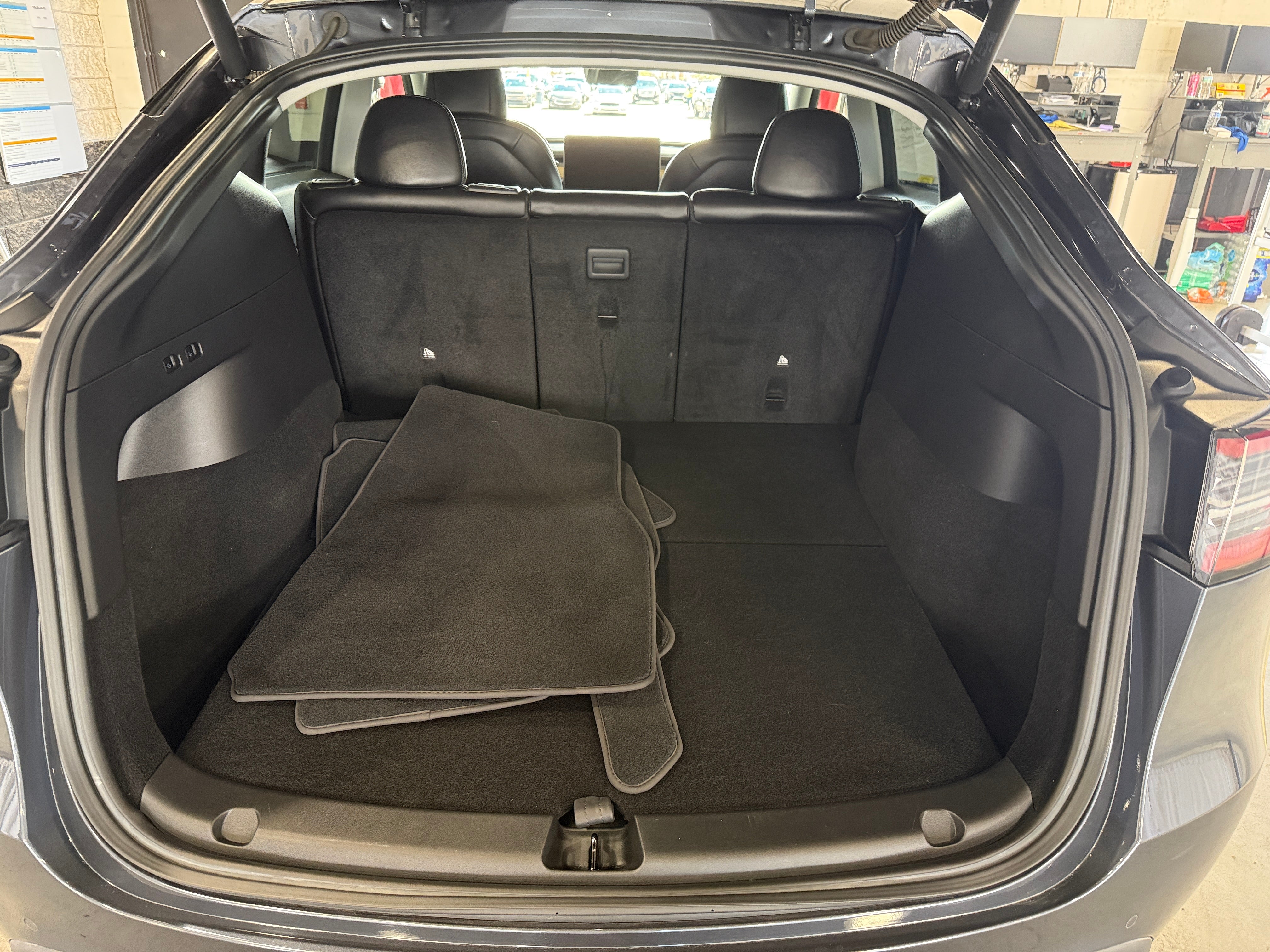 Used 2021 Tesla Model Y Long Range with VIN 5YJYGDEE3MF305476 for sale in Oak Creek, WI