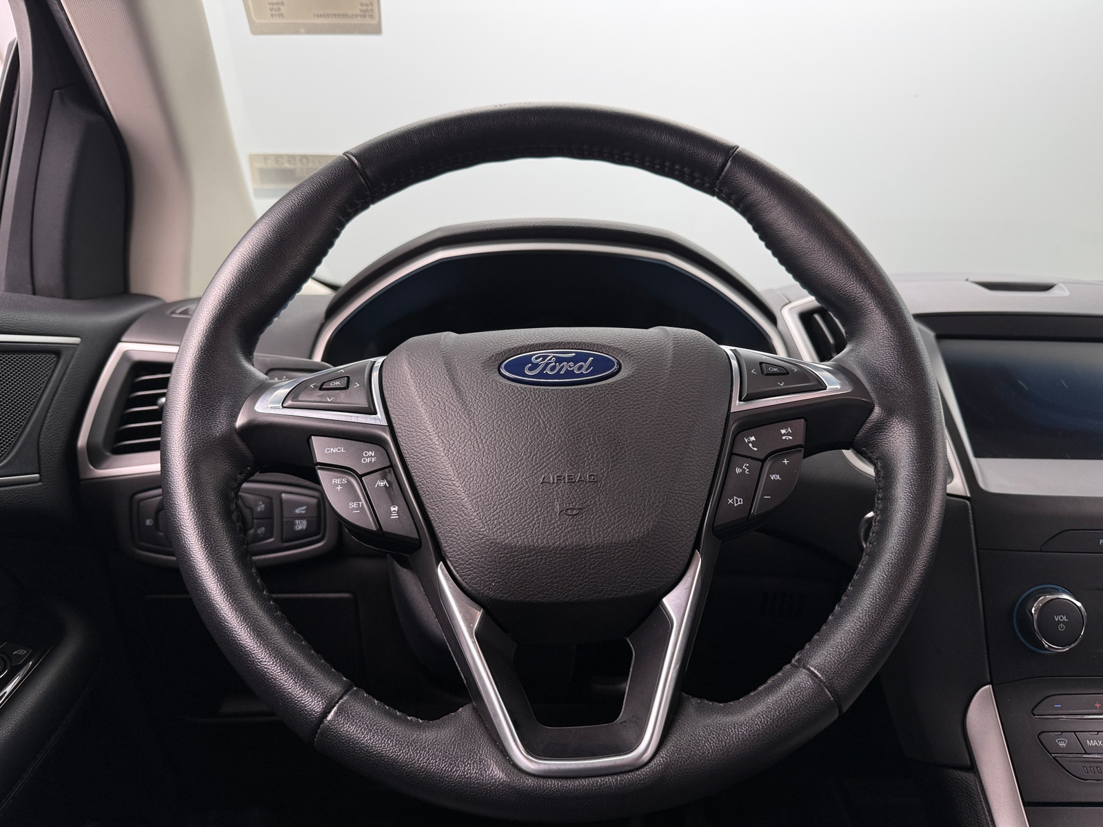 Thumbnail: 2019 Ford Edge - 4