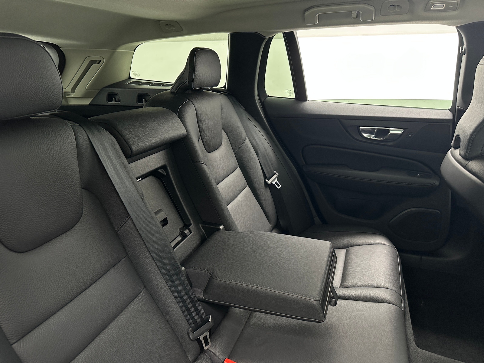 Thumbnail: 2025 Volvo V60 - 5