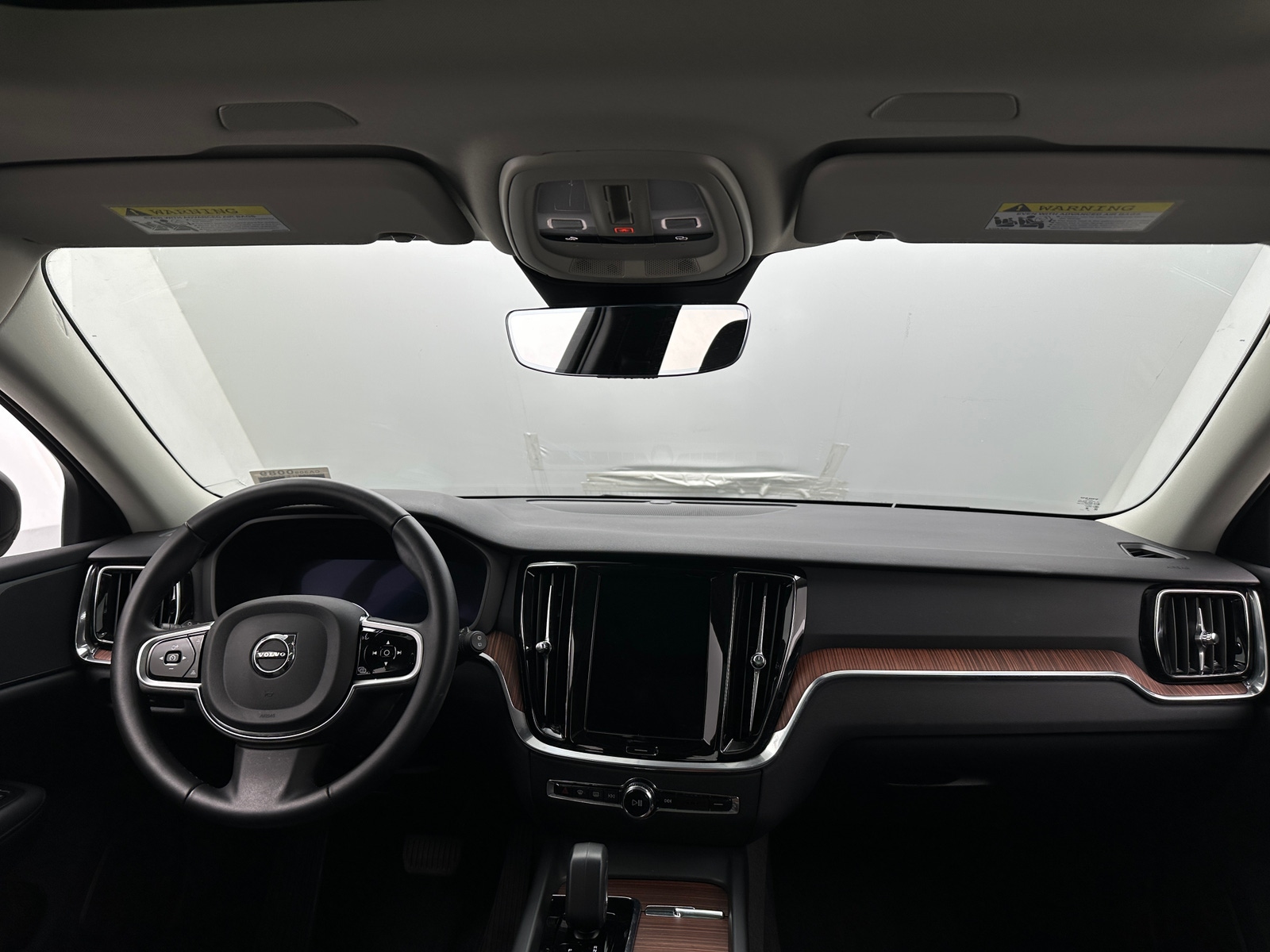 Thumbnail: 2025 Volvo V60 - 2