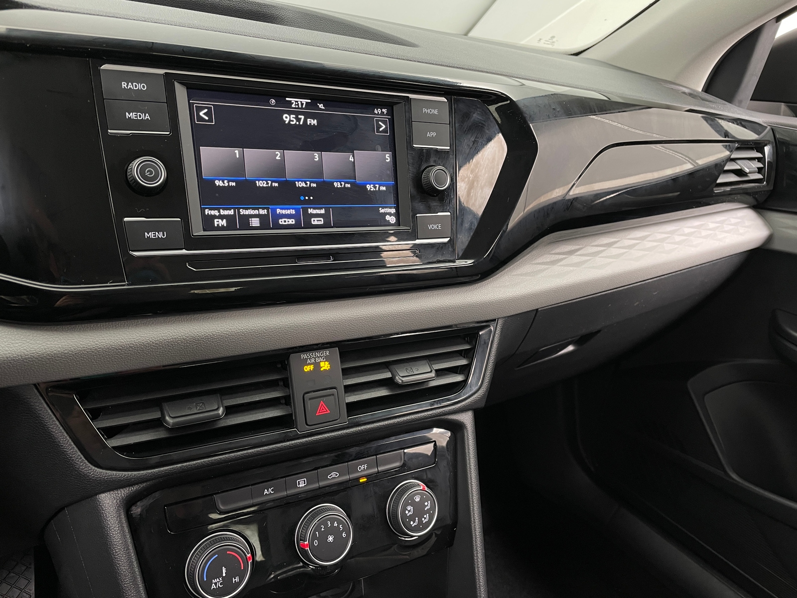 Thumbnail: 2023 Volkswagen Taos - 4