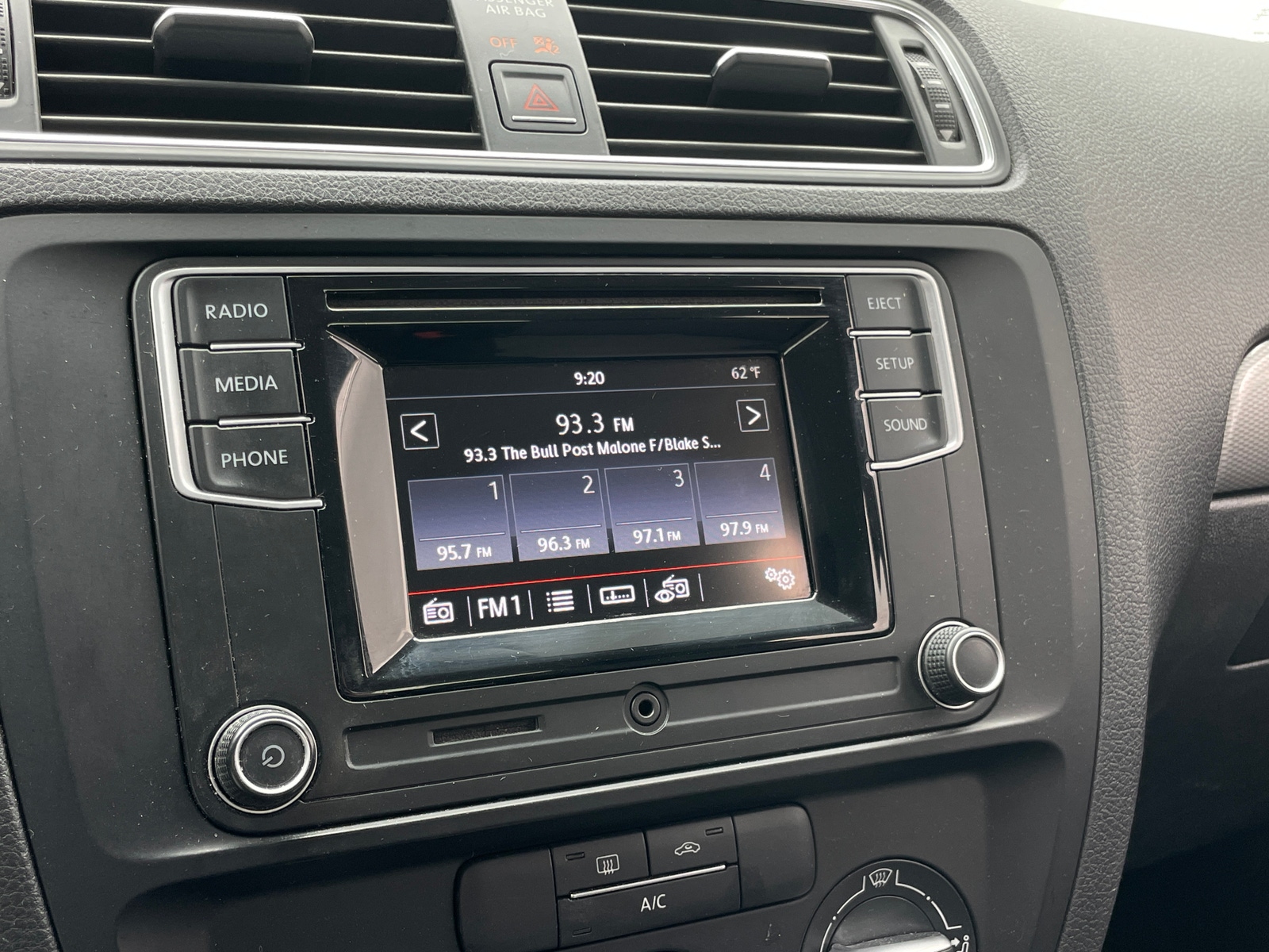 Thumbnail: 2017 Volkswagen Jetta - 4