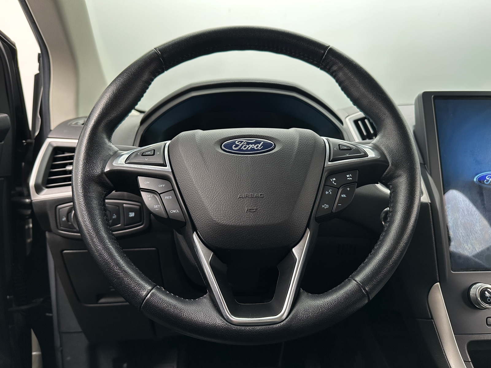 Thumbnail: 2023 Ford Edge - 4