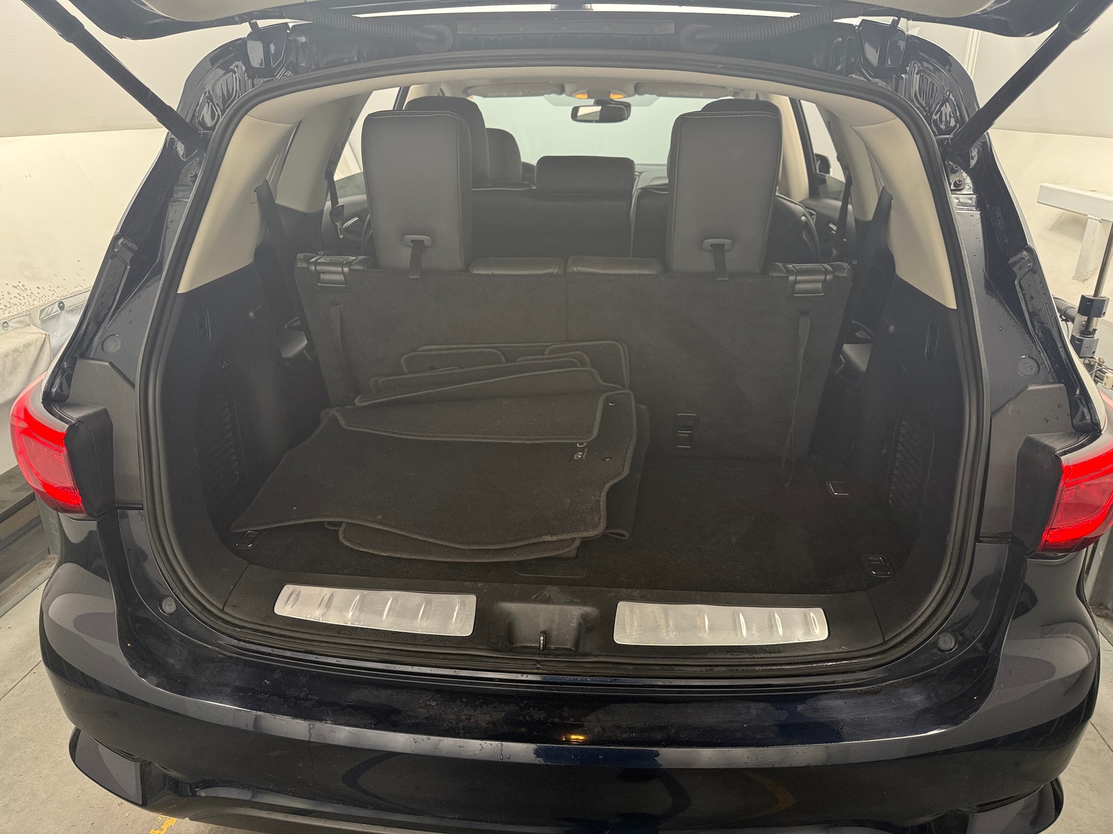 Thumbnail: 2019 INFINITI QX60 - 6