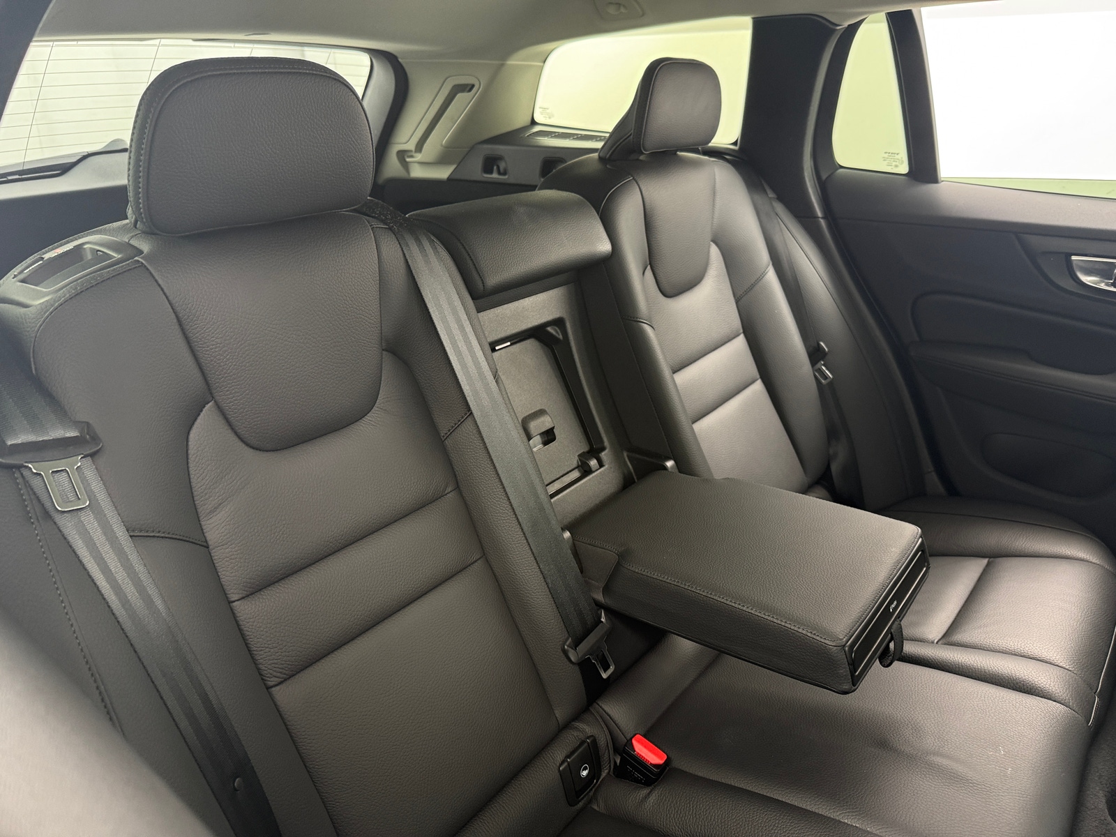 Thumbnail: 2025 Volvo V60 - 5