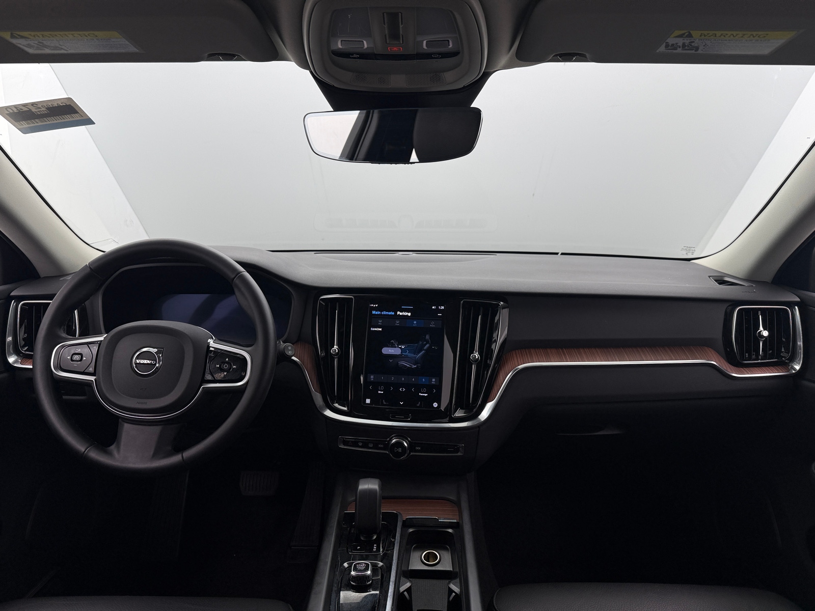 Thumbnail: 2025 Volvo V60 - 2