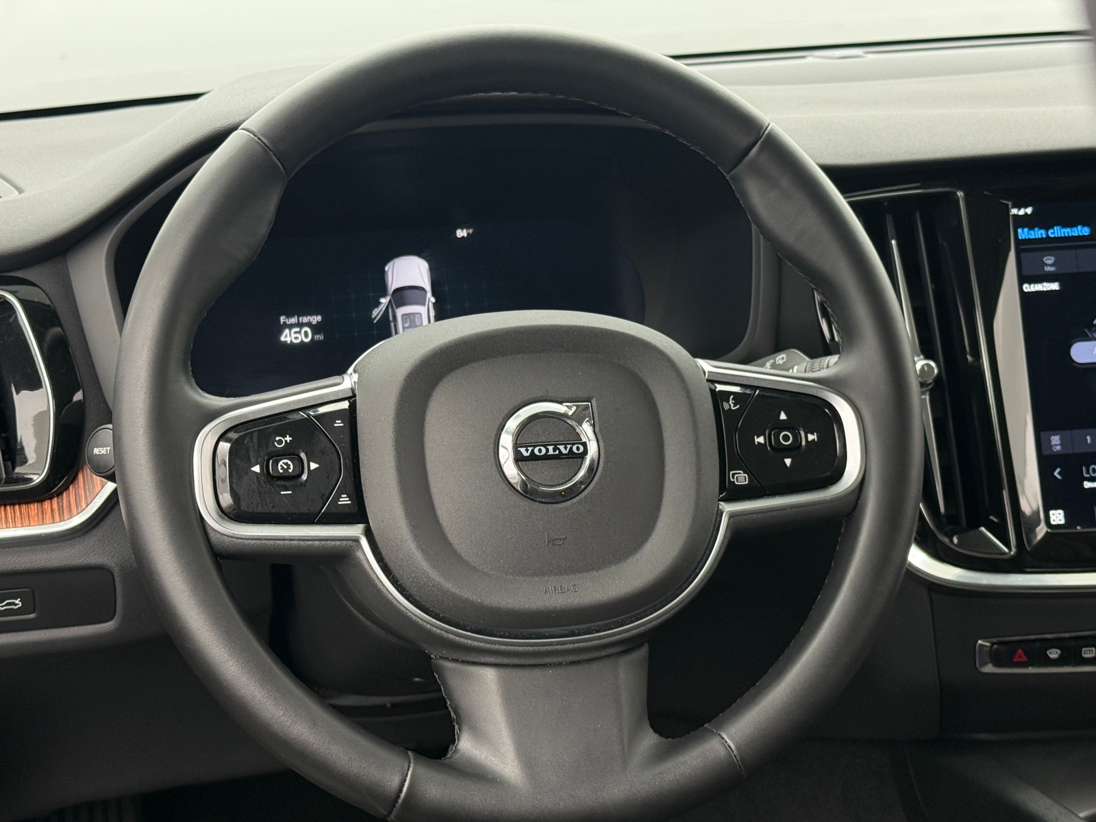 Thumbnail: 2025 Volvo V60 - 4