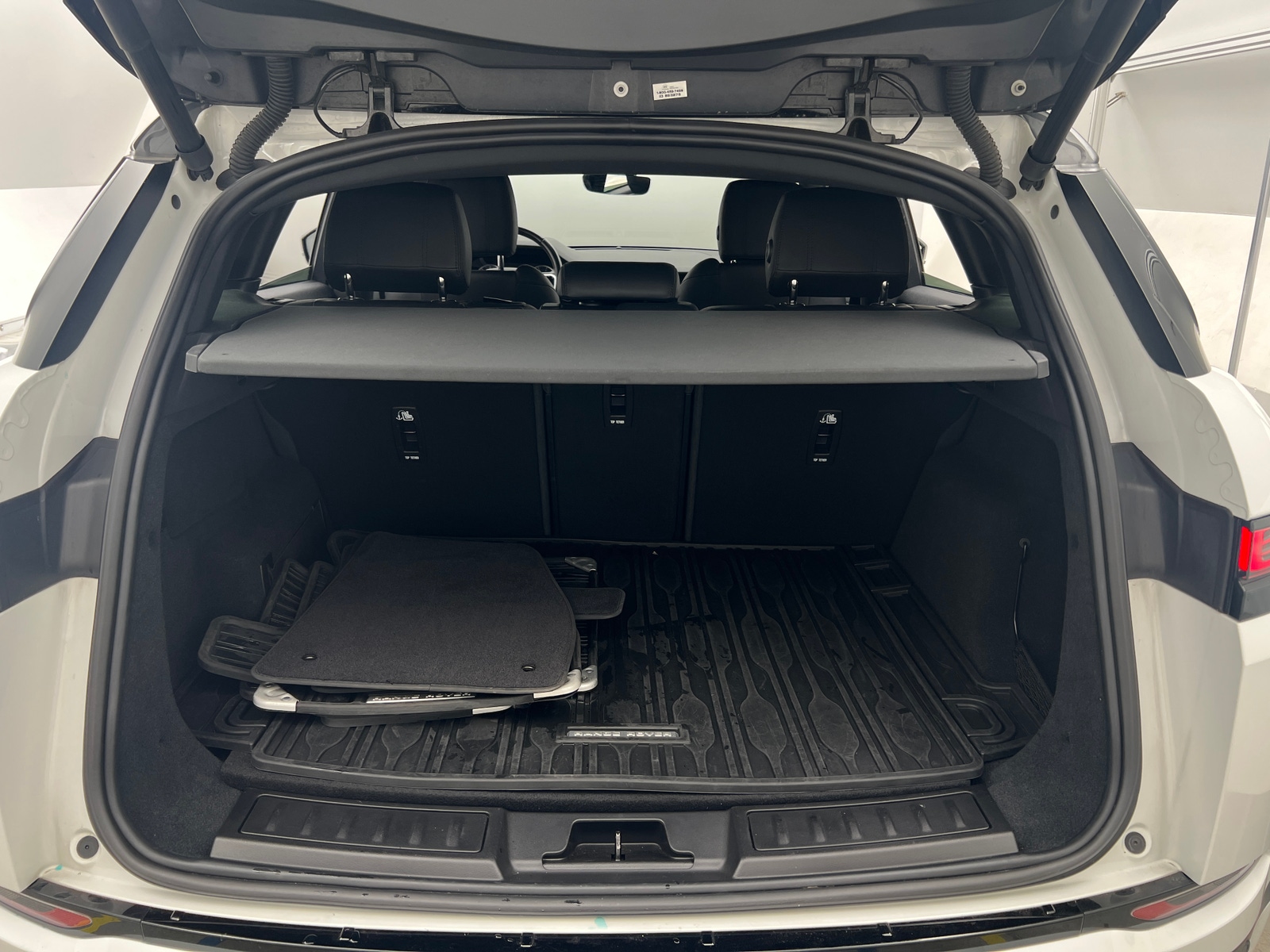 Thumbnail: 2021 Land Rover Range Rover Evoque - 6