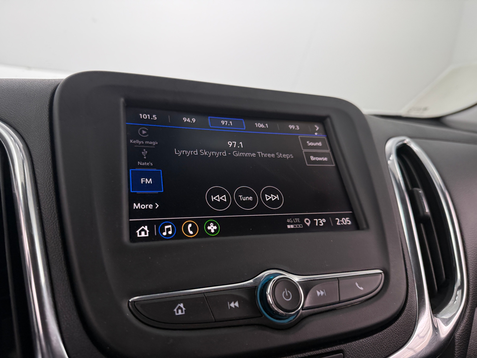 Thumbnail: 2022 Chevrolet Equinox - 4