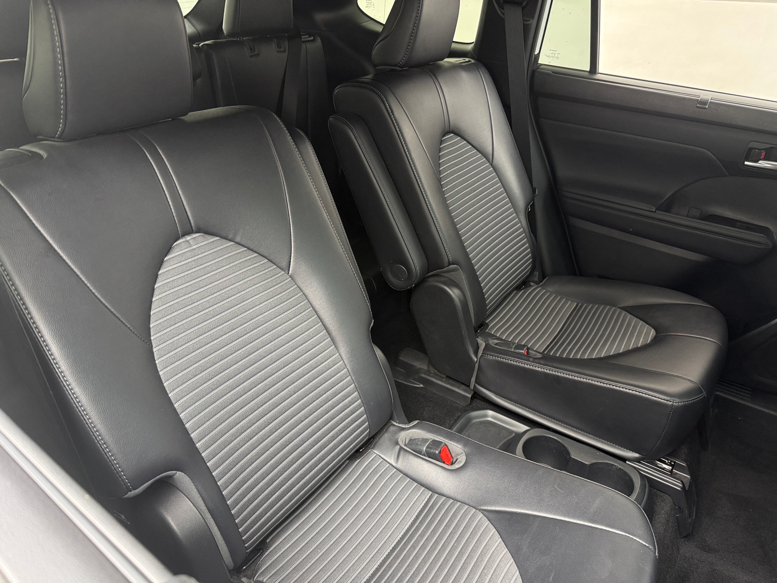 Thumbnail: 2022 Toyota Highlander - 5