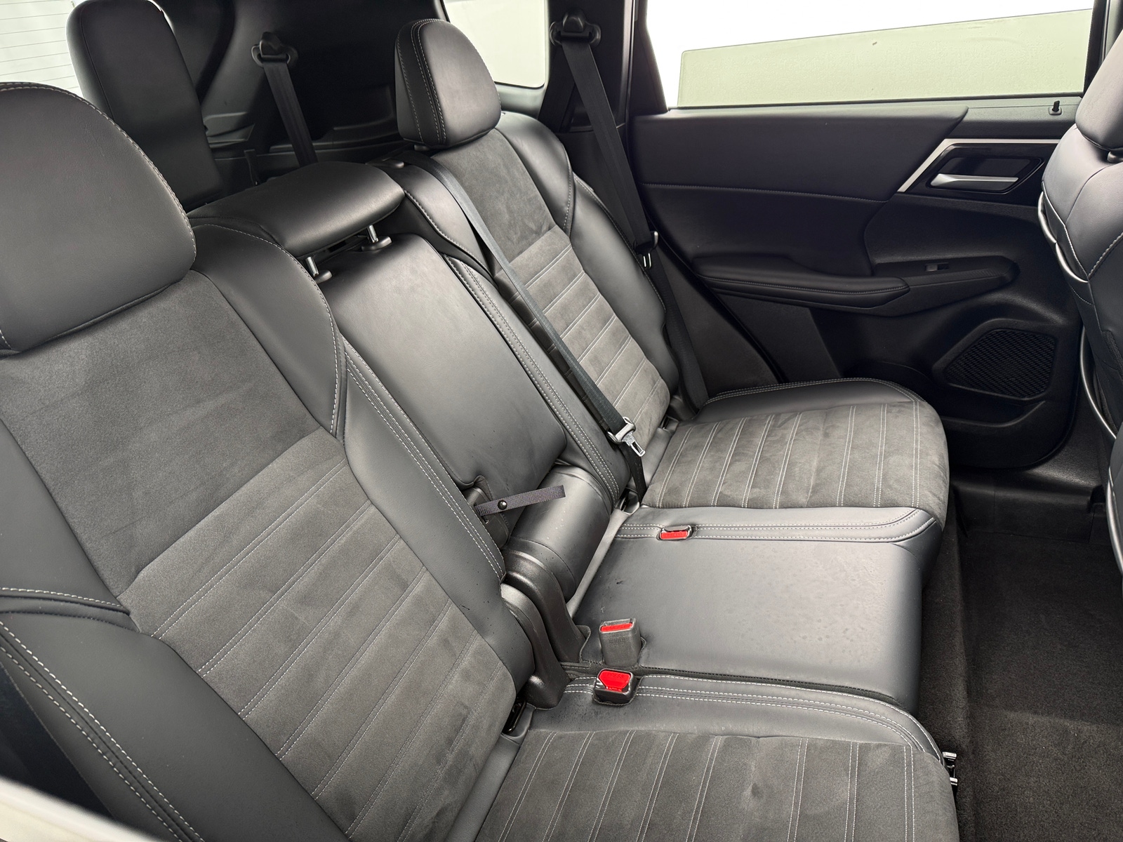 Thumbnail: 2024 Mitsubishi Outlander - 5