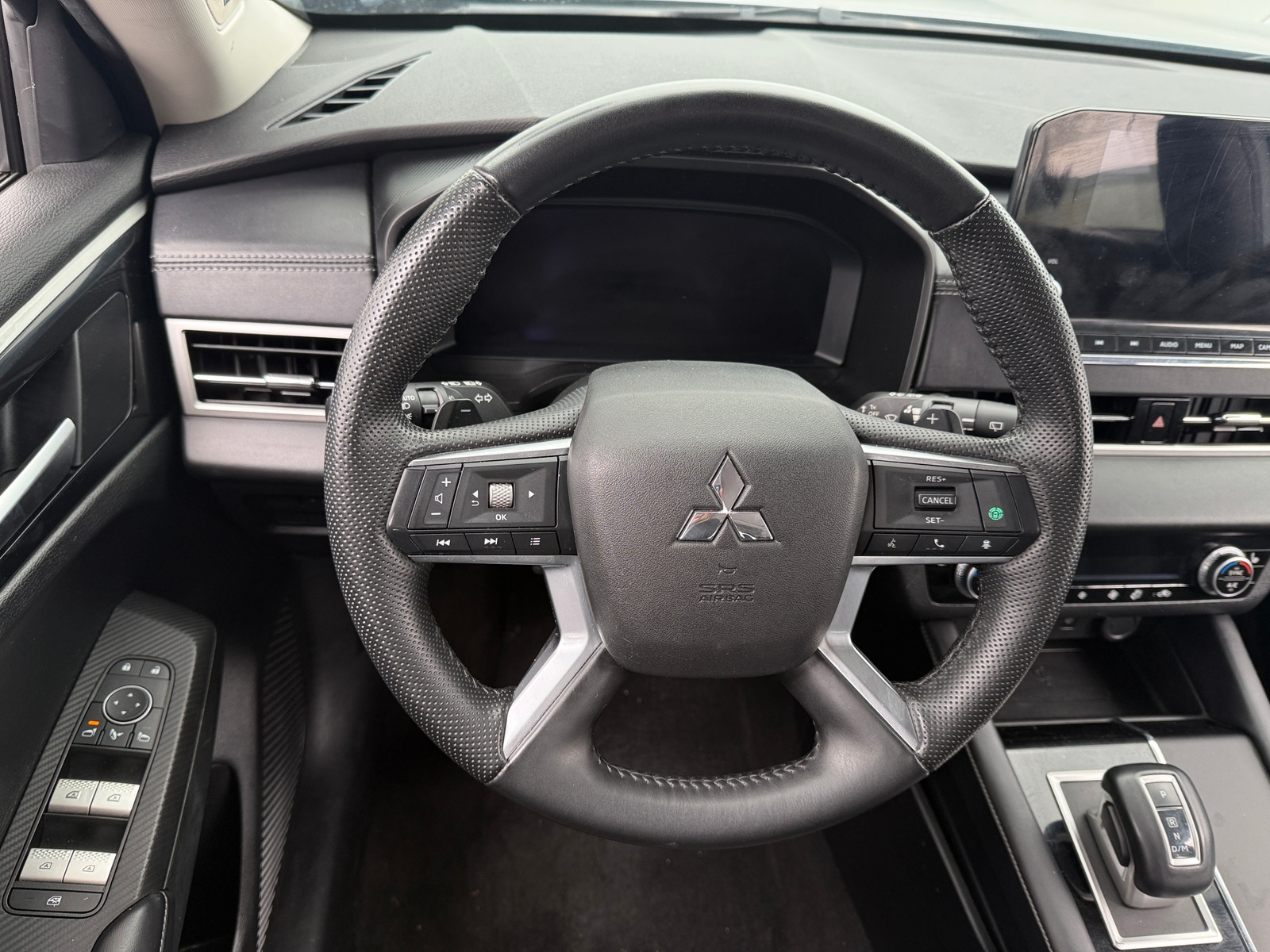 Thumbnail: 2024 Mitsubishi Outlander - 4