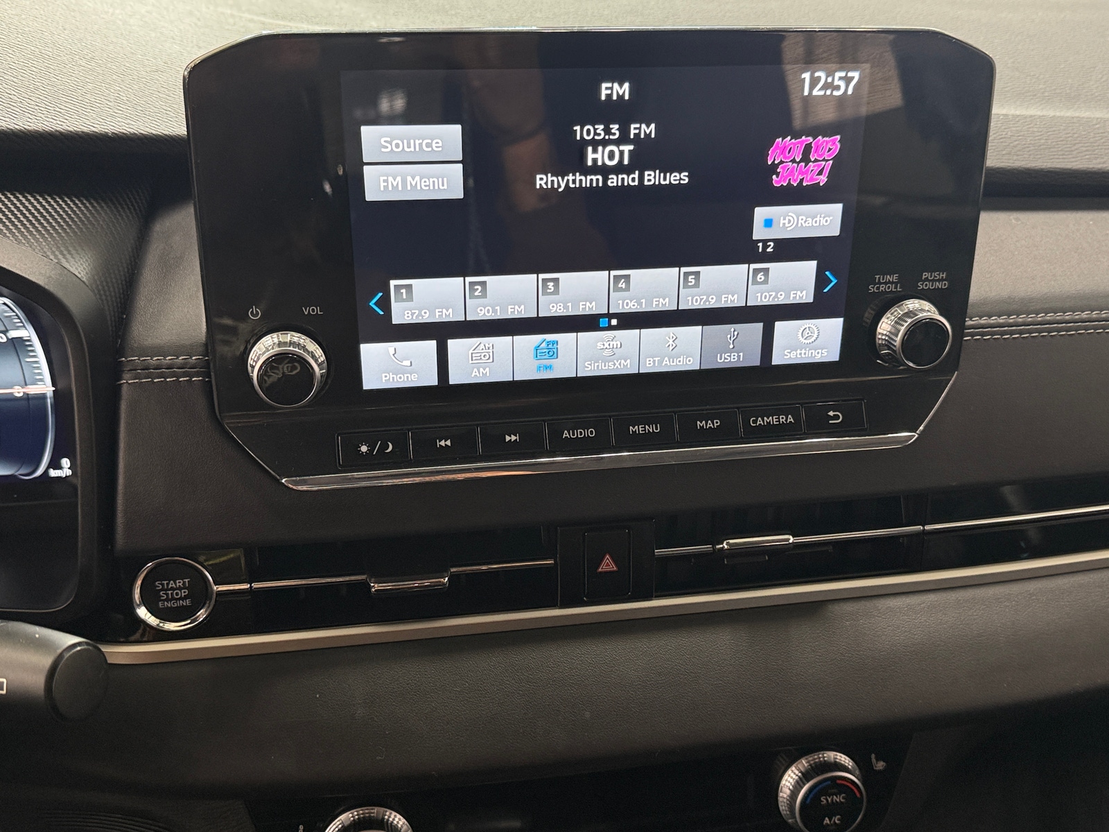 Thumbnail: 2024 Mitsubishi Outlander - 3