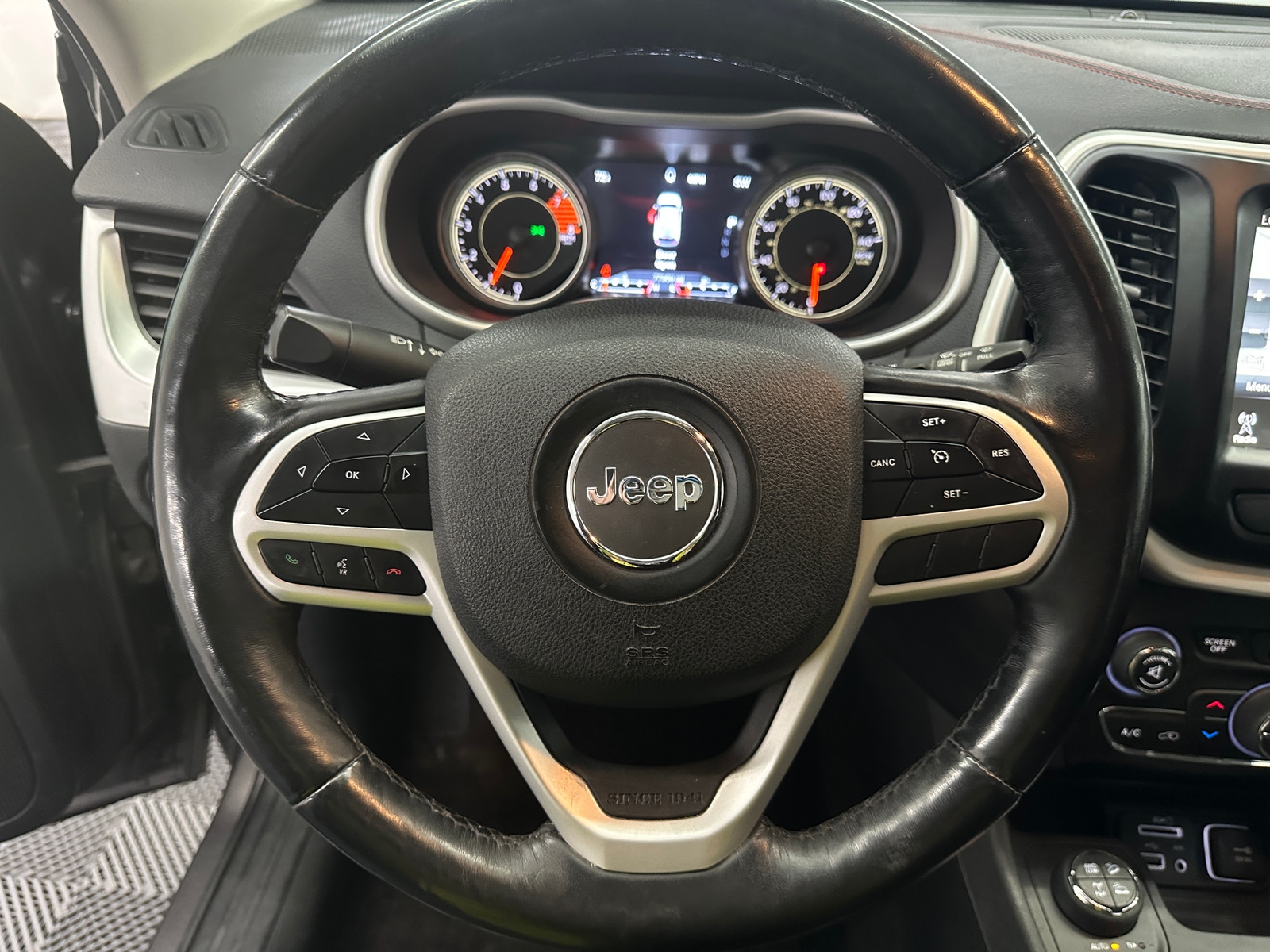 Thumbnail: 2018 Jeep Cherokee - 4