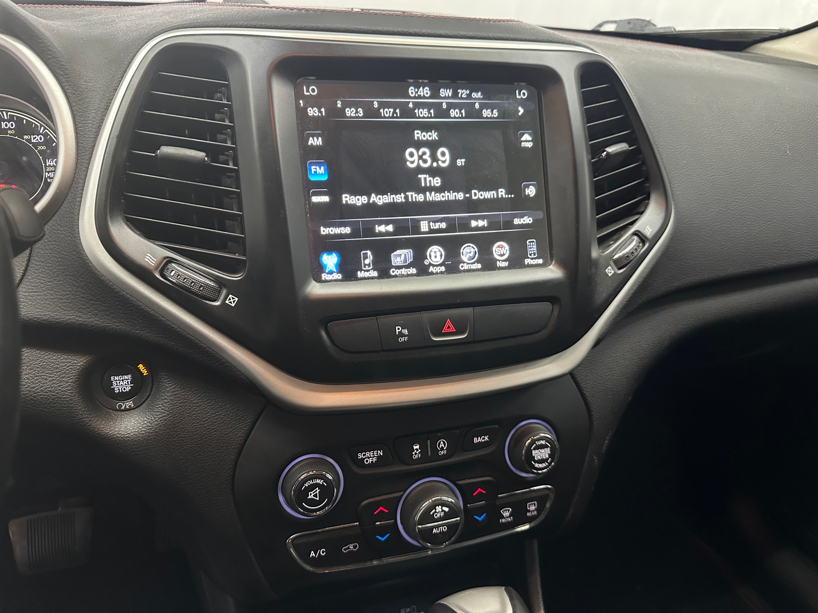 Thumbnail: 2018 Jeep Cherokee - 3