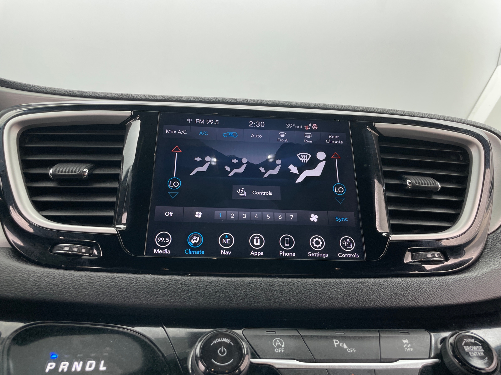 Thumbnail: 2020 Chrysler Pacifica - 3