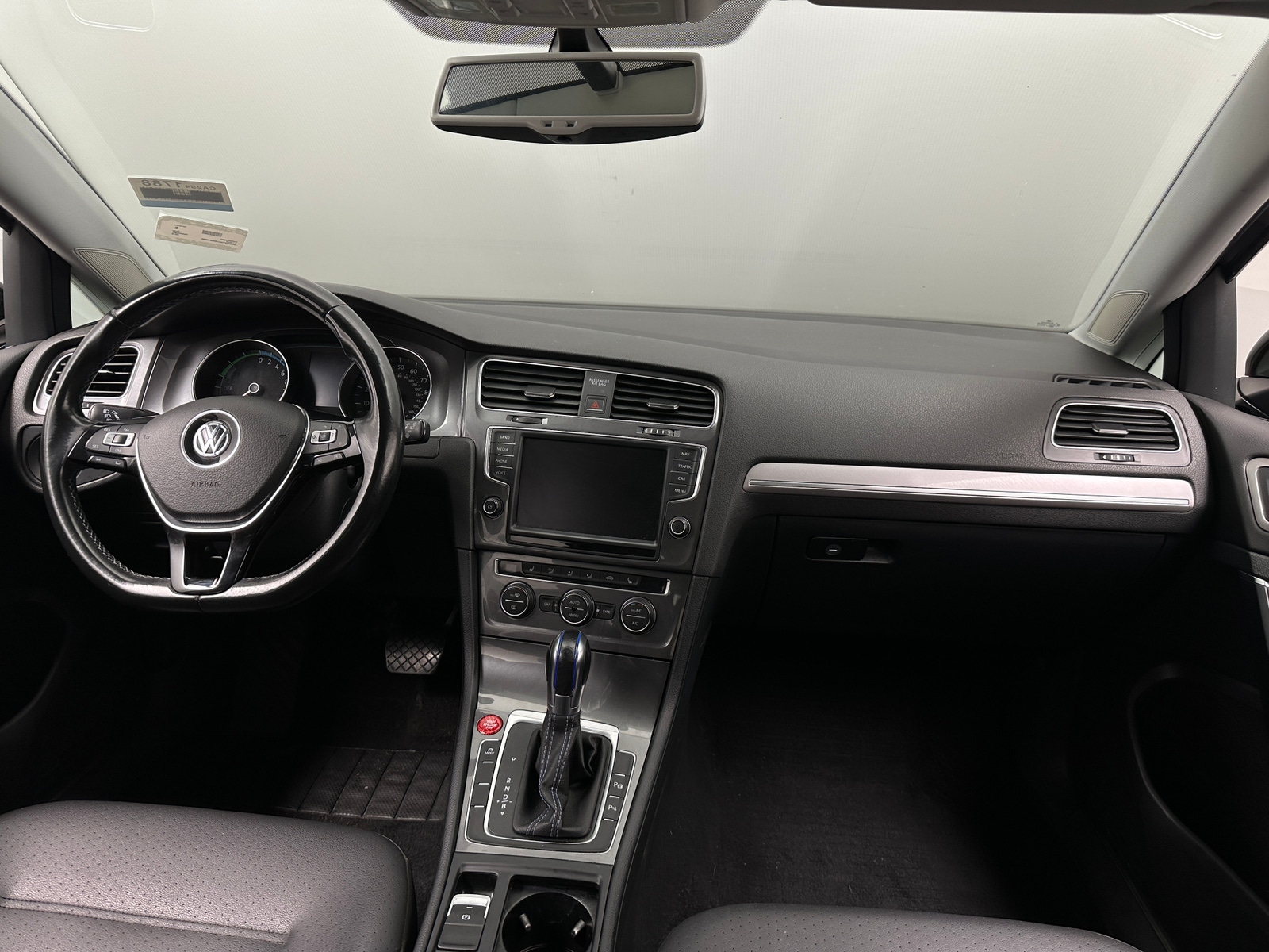 Thumbnail: 2016 Volkswagen e-Golf - 2