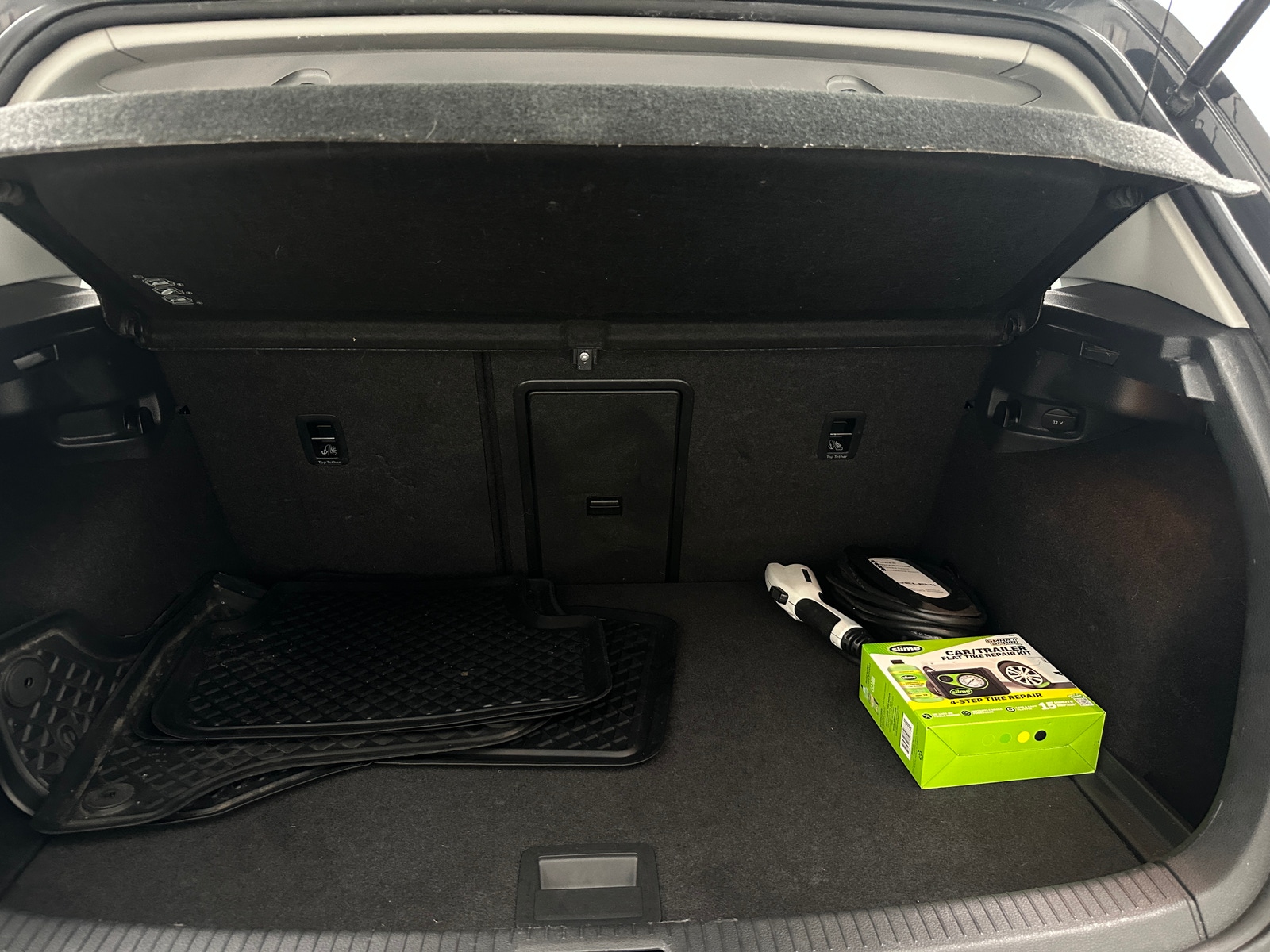 Thumbnail: 2016 Volkswagen e-Golf - 6