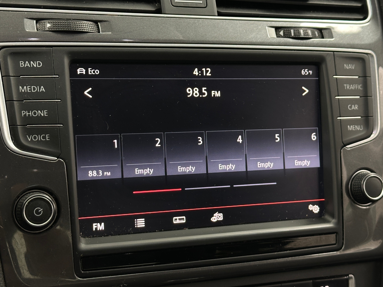 Thumbnail: 2016 Volkswagen e-Golf - 3