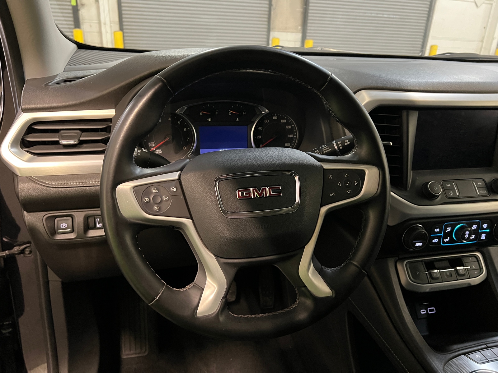 Thumbnail: 2023 GMC Acadia - 4