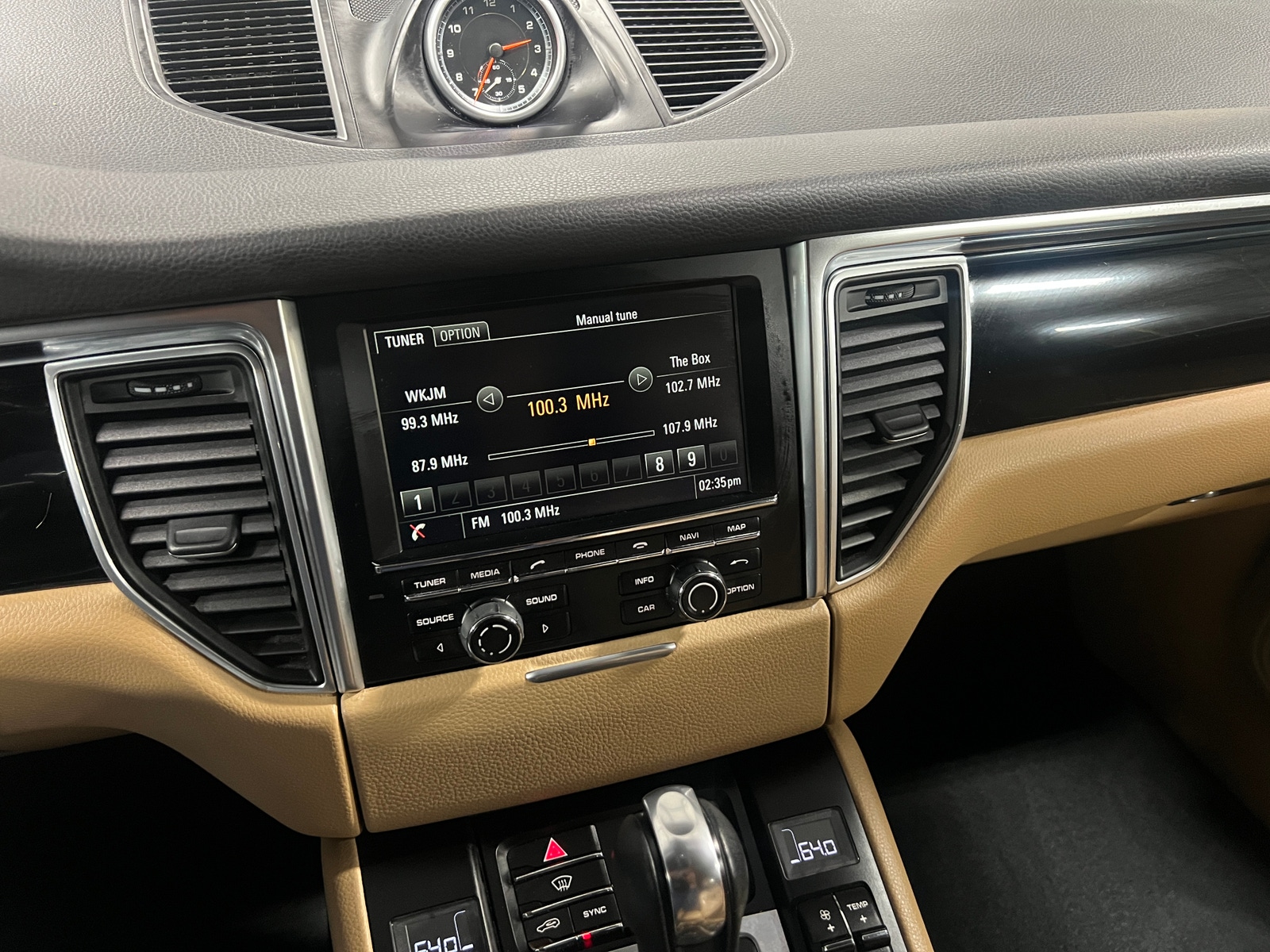 Thumbnail: 2016 Porsche Macan - 3