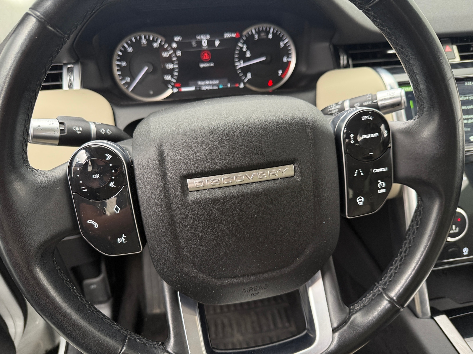 Thumbnail: 2020 Land Rover Discovery Sport - 4