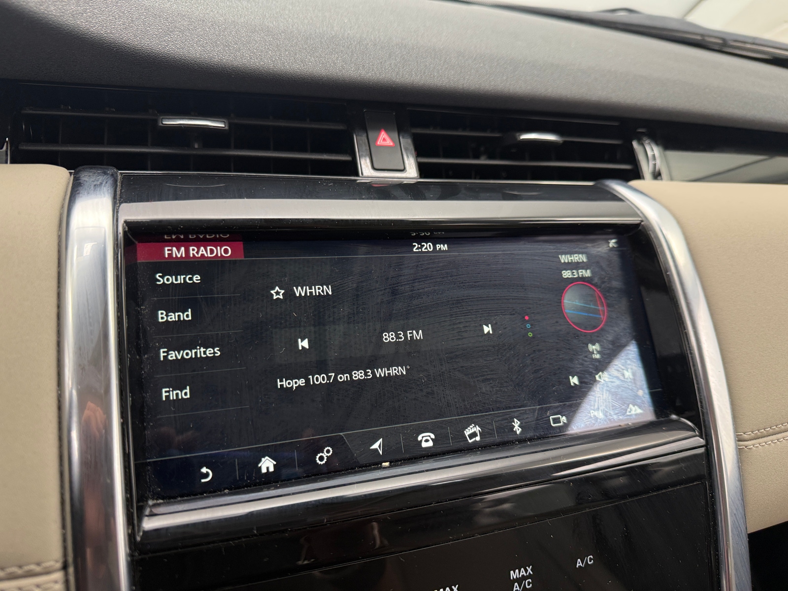 Thumbnail: 2020 Land Rover Discovery Sport - 3