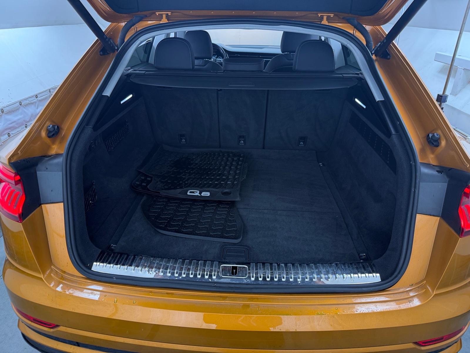 Thumbnail: 2021 Audi Q8 - 6