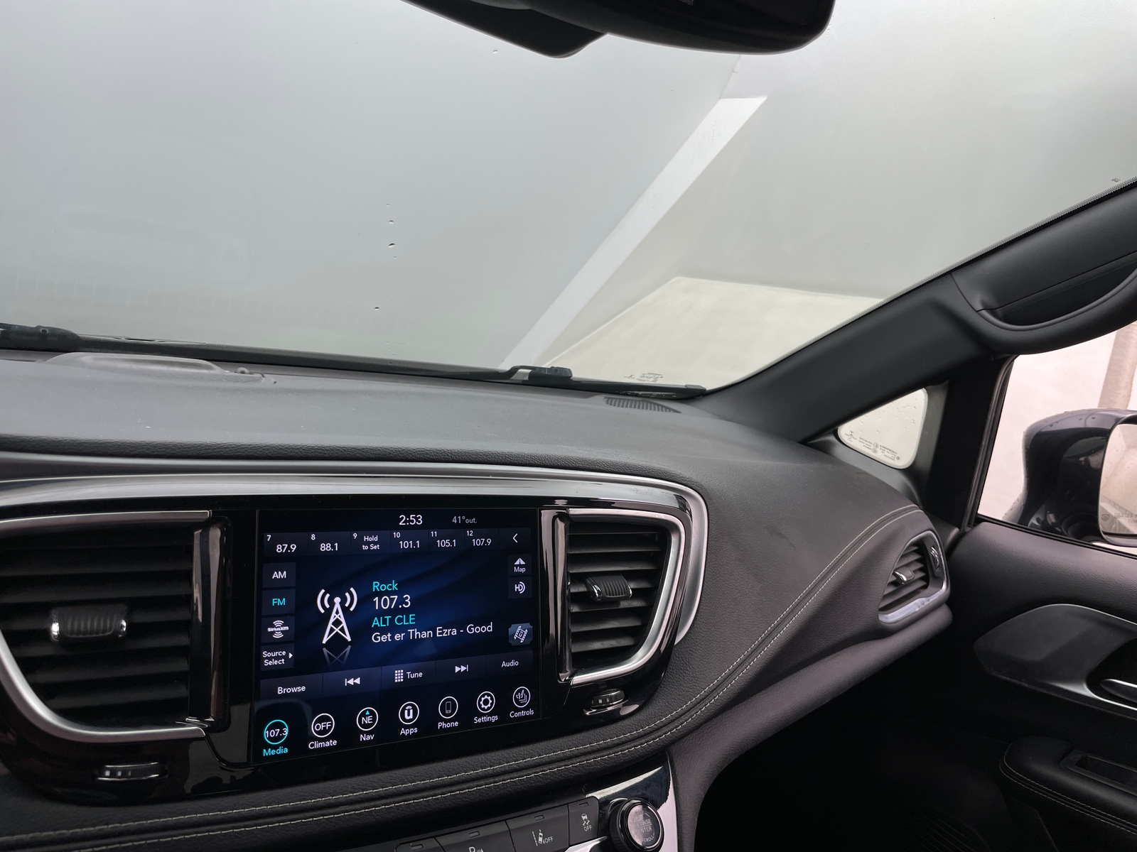 Thumbnail: 2020 Chrysler Pacifica - 3