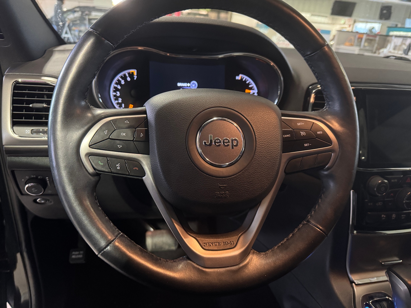 Thumbnail: 2020 Jeep Grand Cherokee - 4