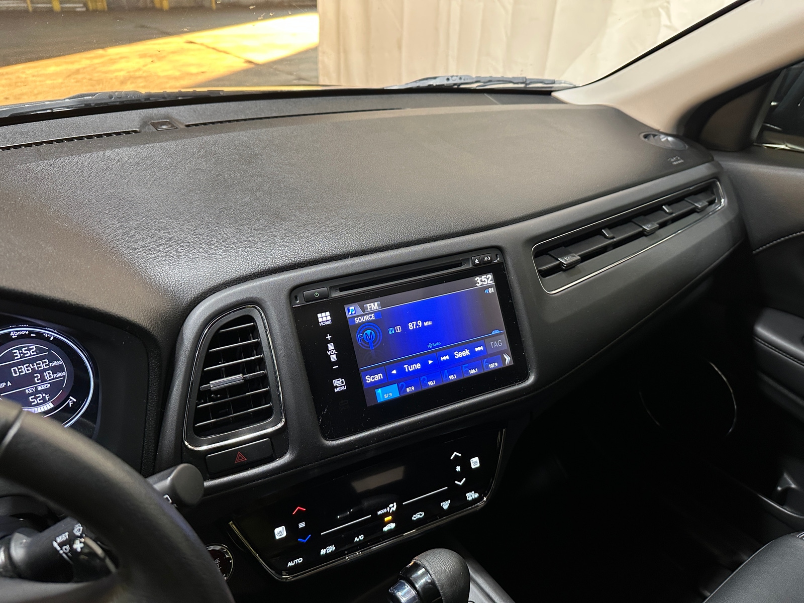 Thumbnail: 2017 Honda HR-V - 3