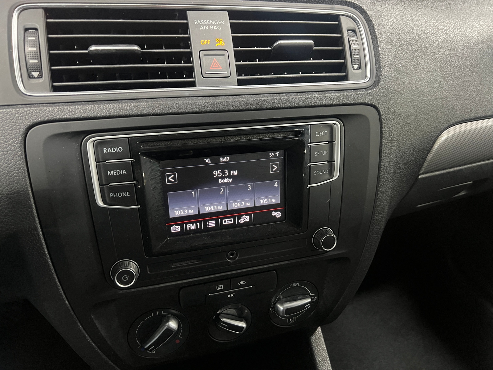 Thumbnail: 2017 Volkswagen Jetta - 4