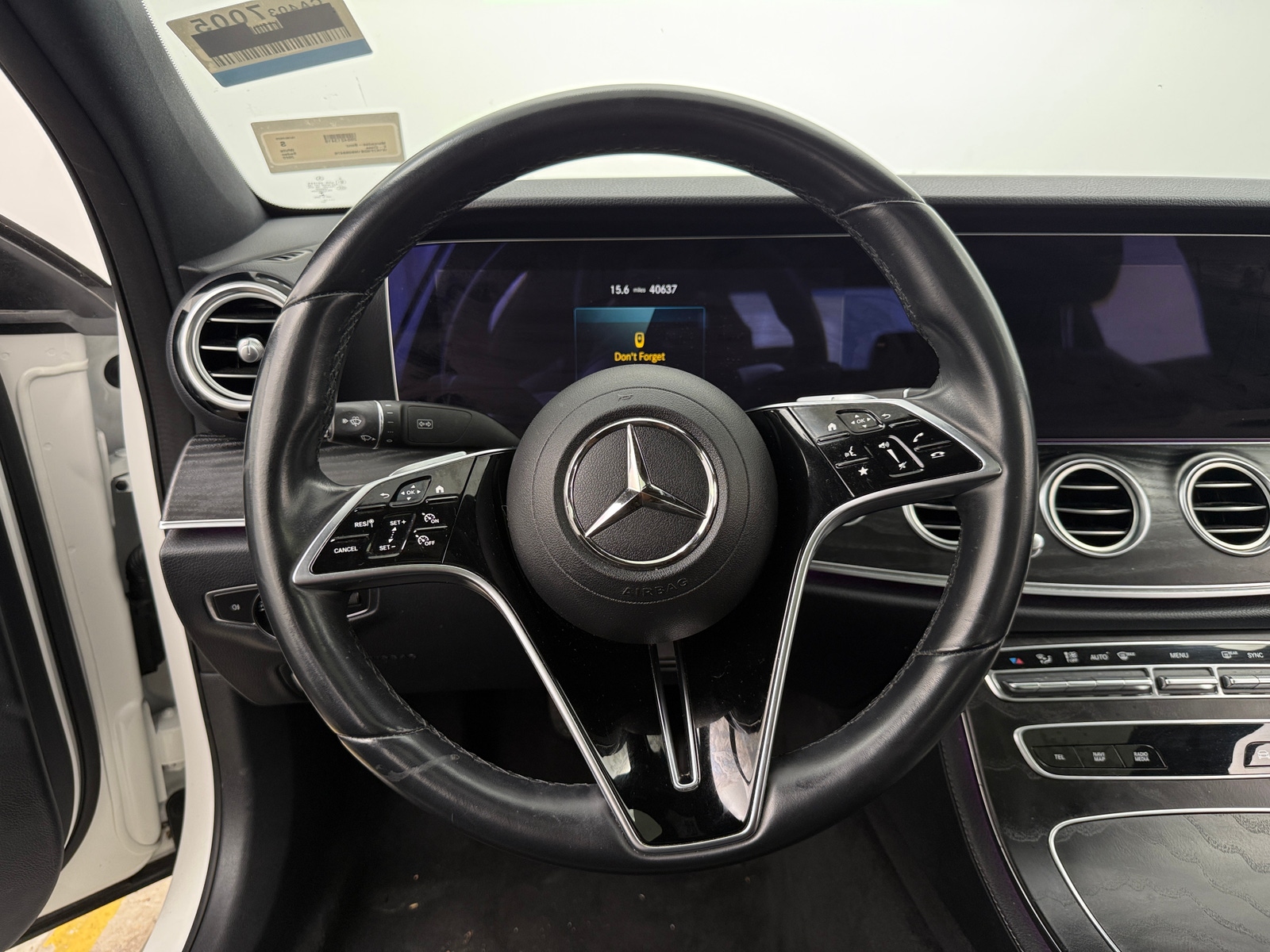 Thumbnail: 2022 Mercedes-Benz E-Class - 4