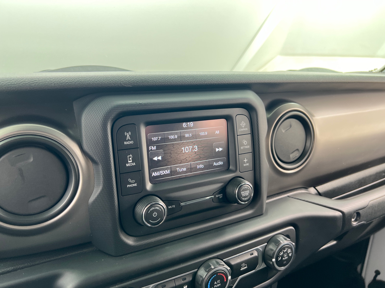 Thumbnail: 2020 Jeep Gladiator - 4