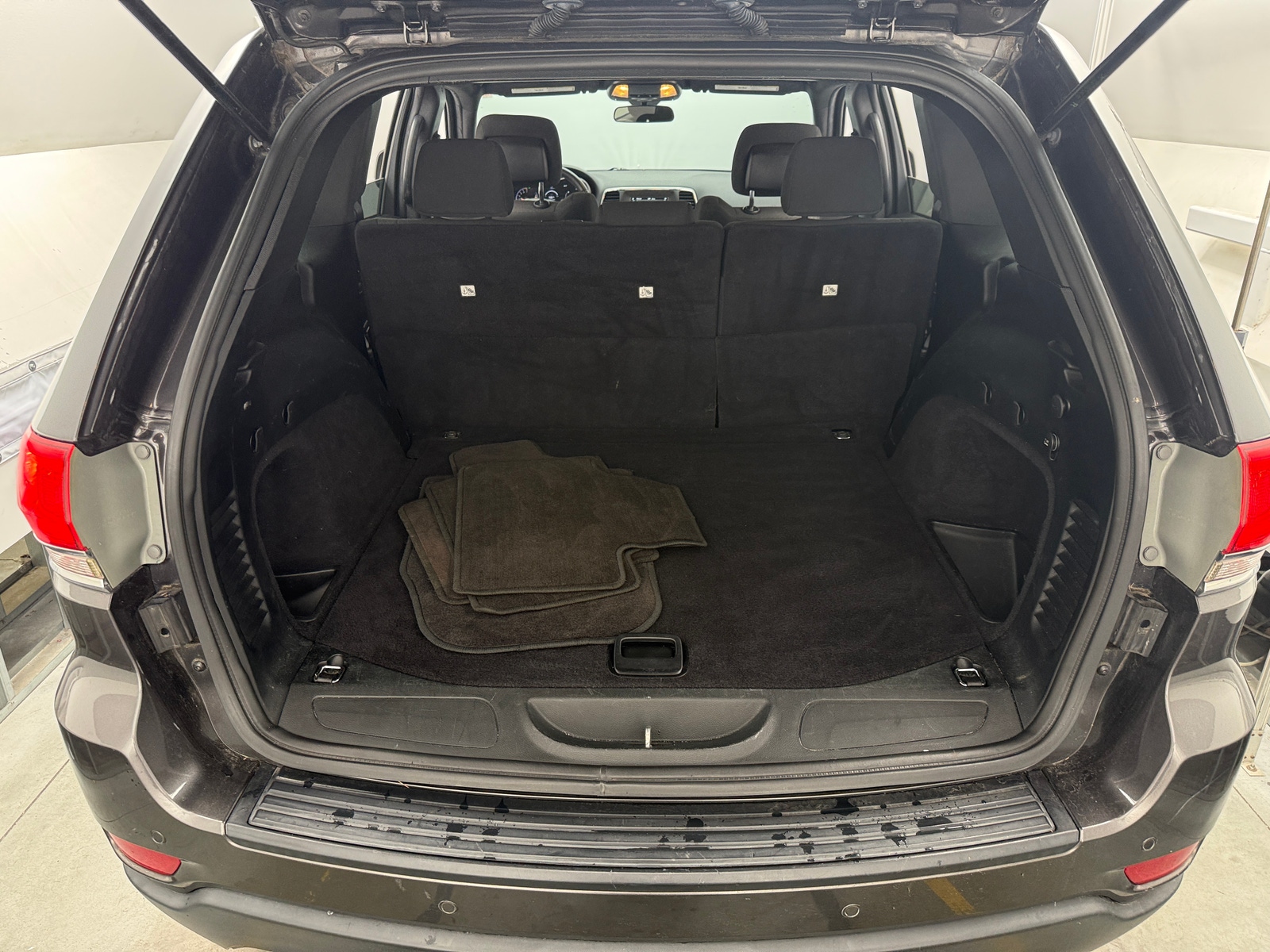 Thumbnail: 2018 Jeep Grand Cherokee - 7