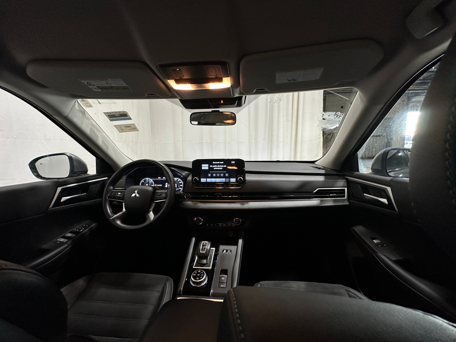 Thumbnail: 2023 Mitsubishi Outlander - 2