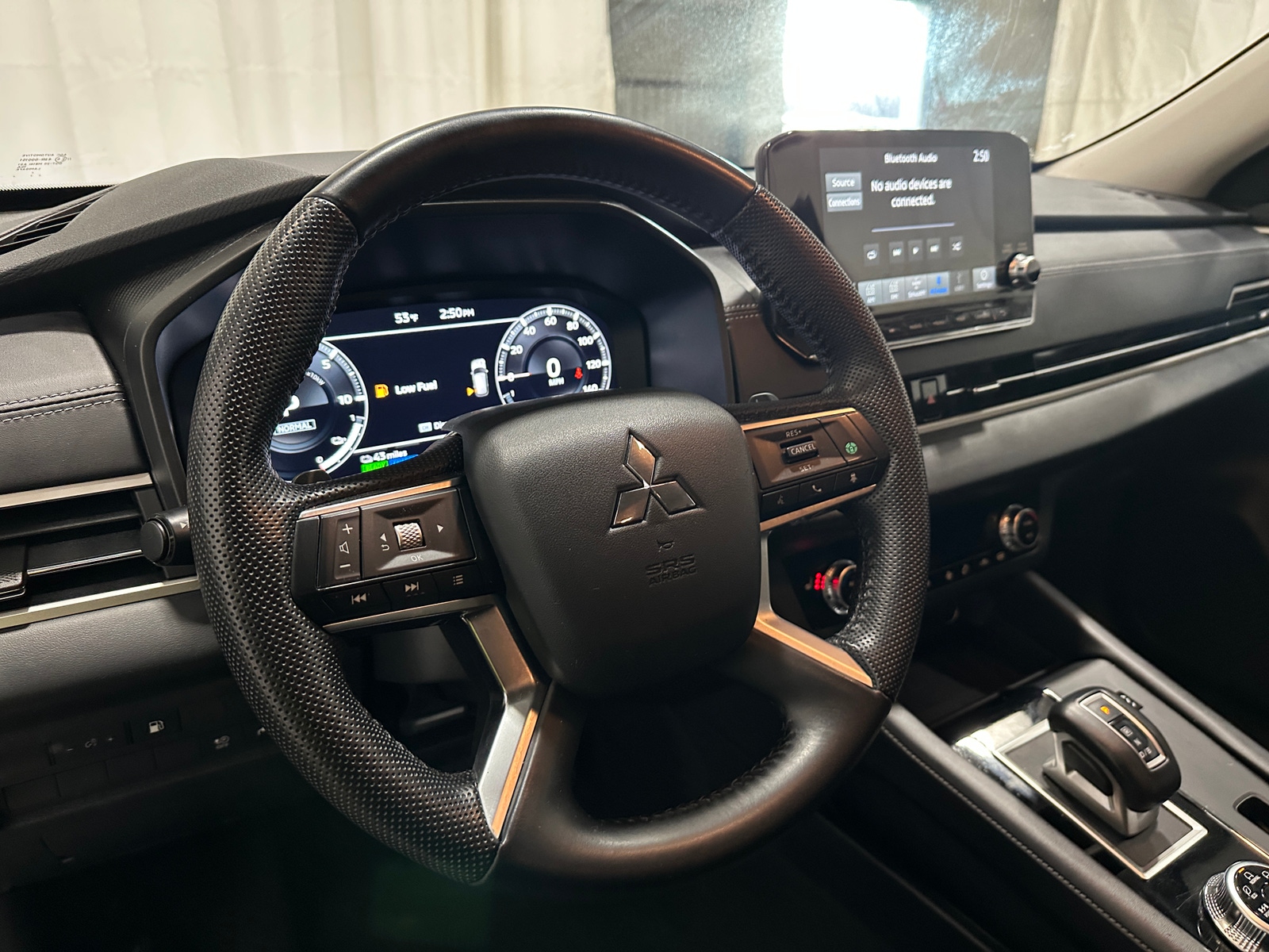 Thumbnail: 2023 Mitsubishi Outlander - 4