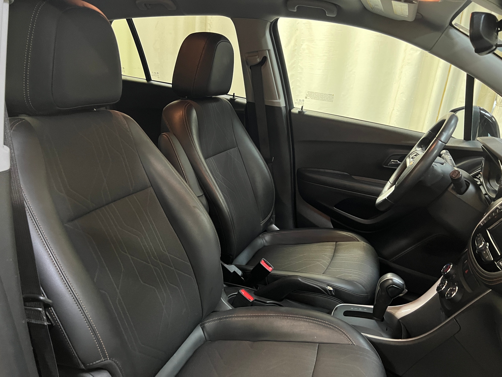 Thumbnail: 2022 Chevrolet Trax - 2