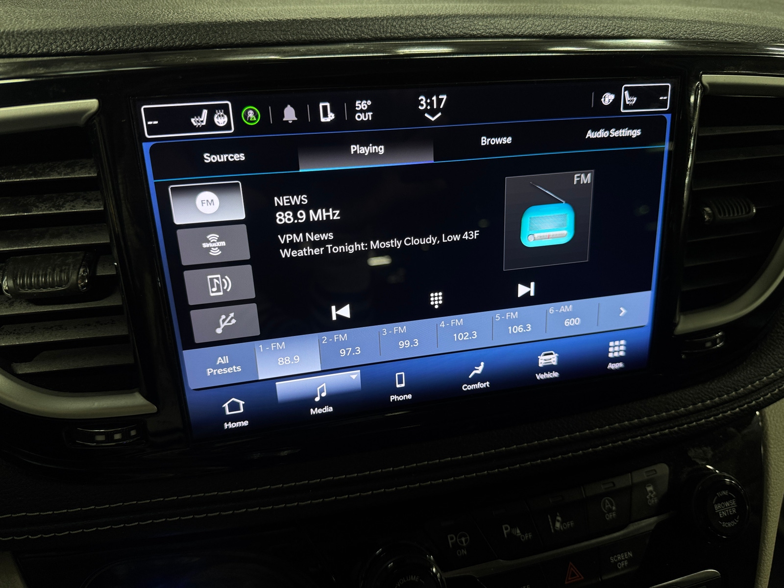 Thumbnail: 2023 Chrysler Pacifica - 3