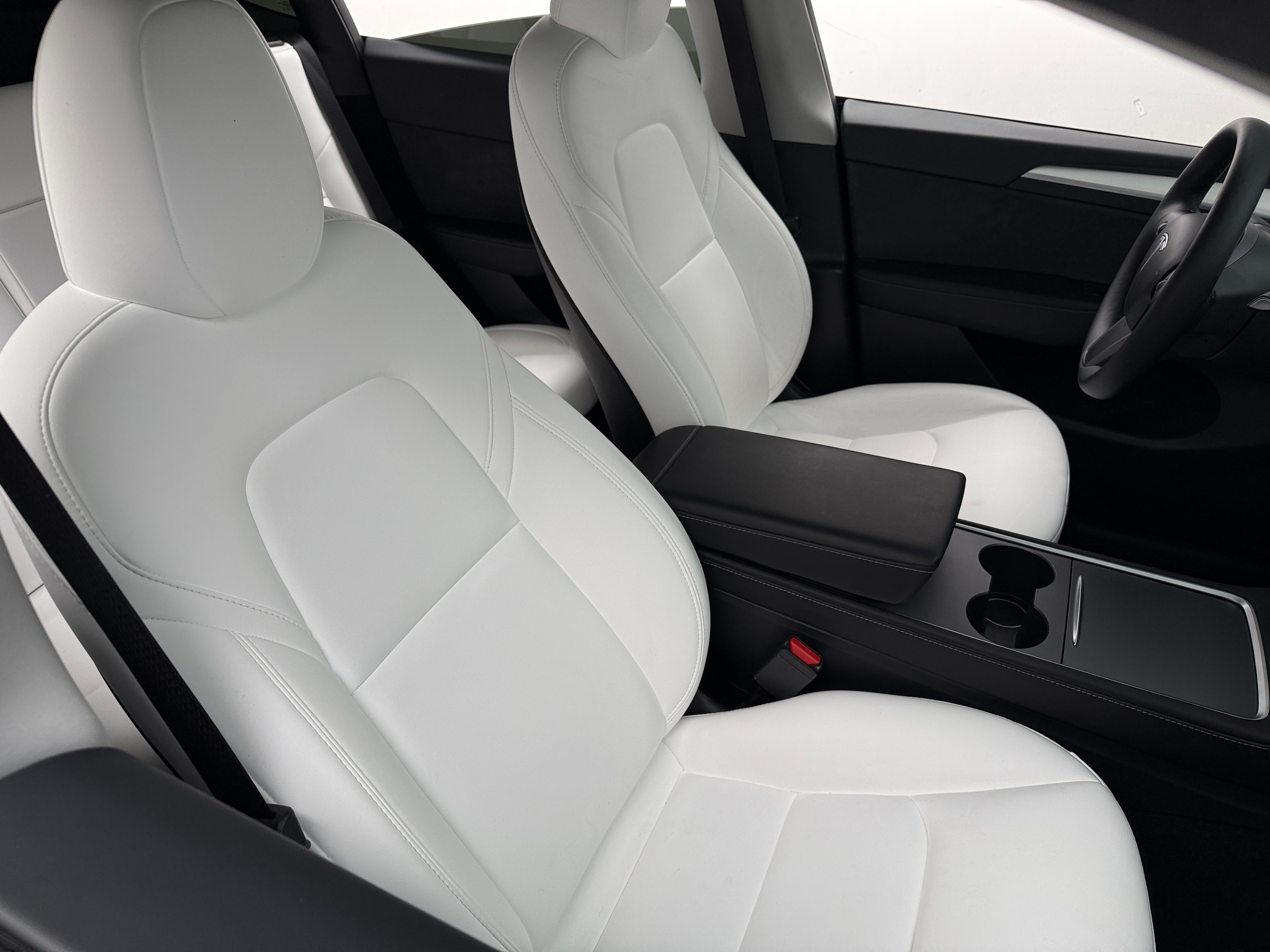 Used 2024 Tesla Model Y Long Range with VIN 7SAYGDEE5RF203073 for sale in Oak Creek, WI