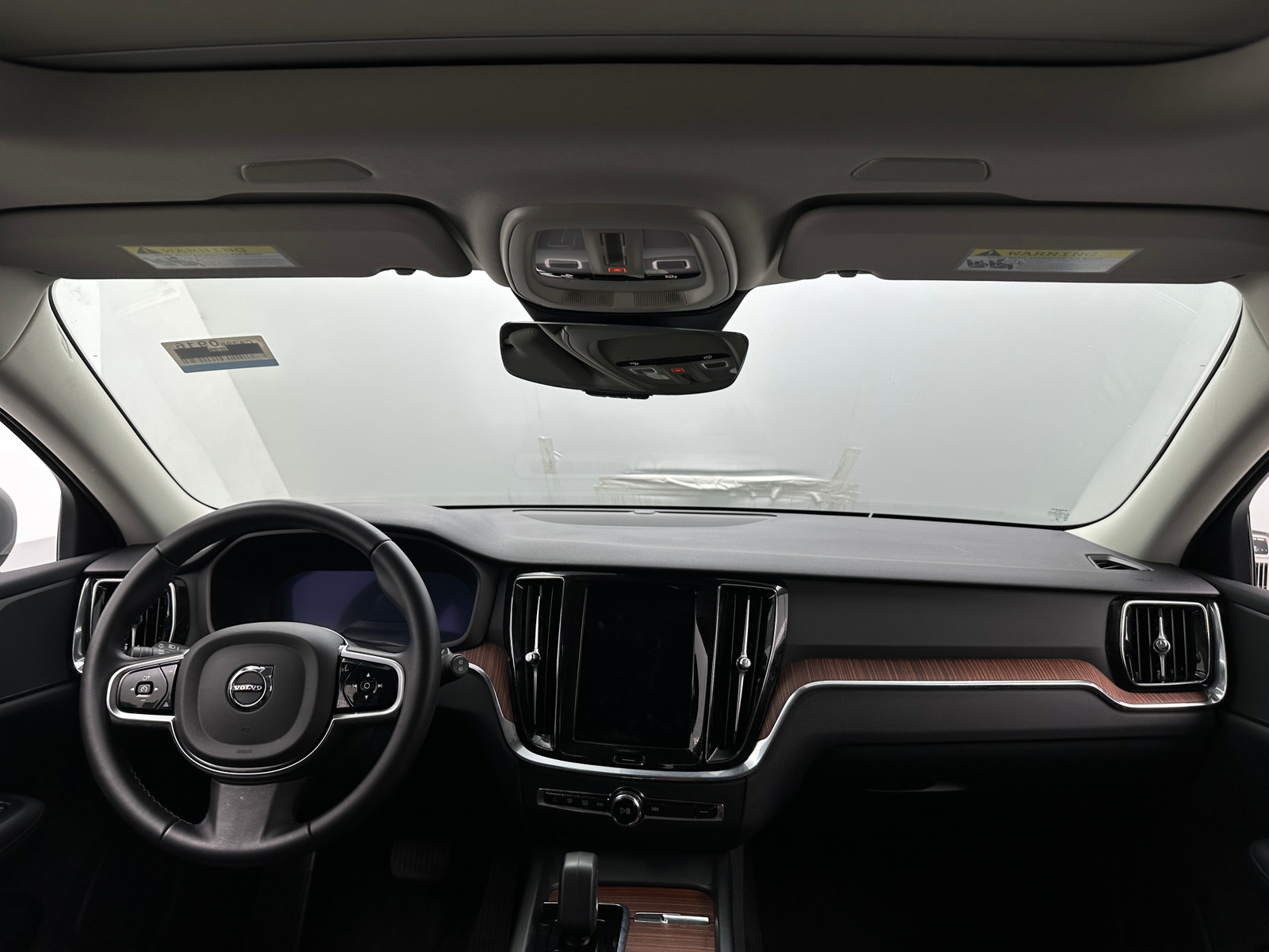 Thumbnail: 2025 Volvo V60 - 2