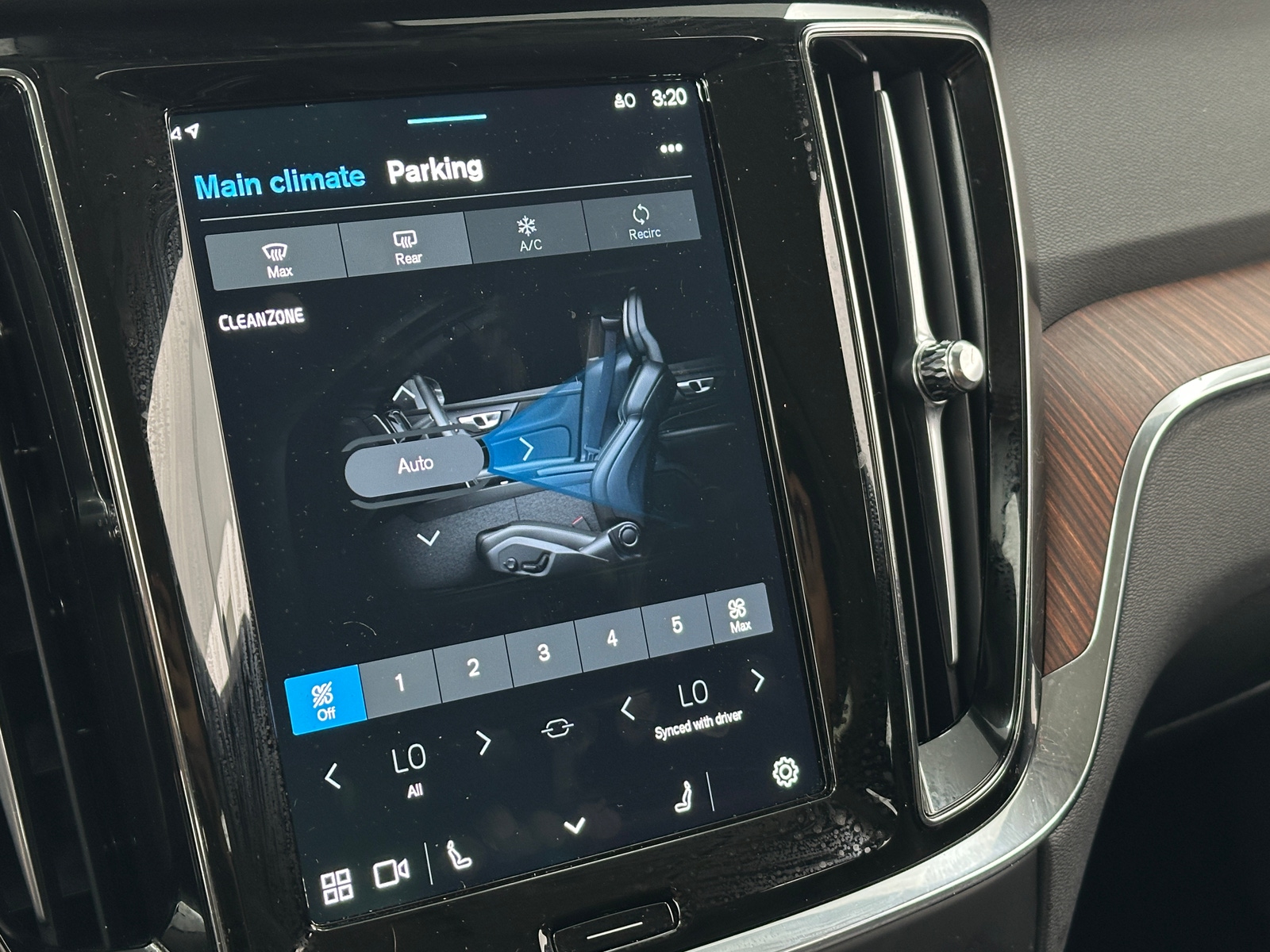 Thumbnail: 2025 Volvo V60 - 3