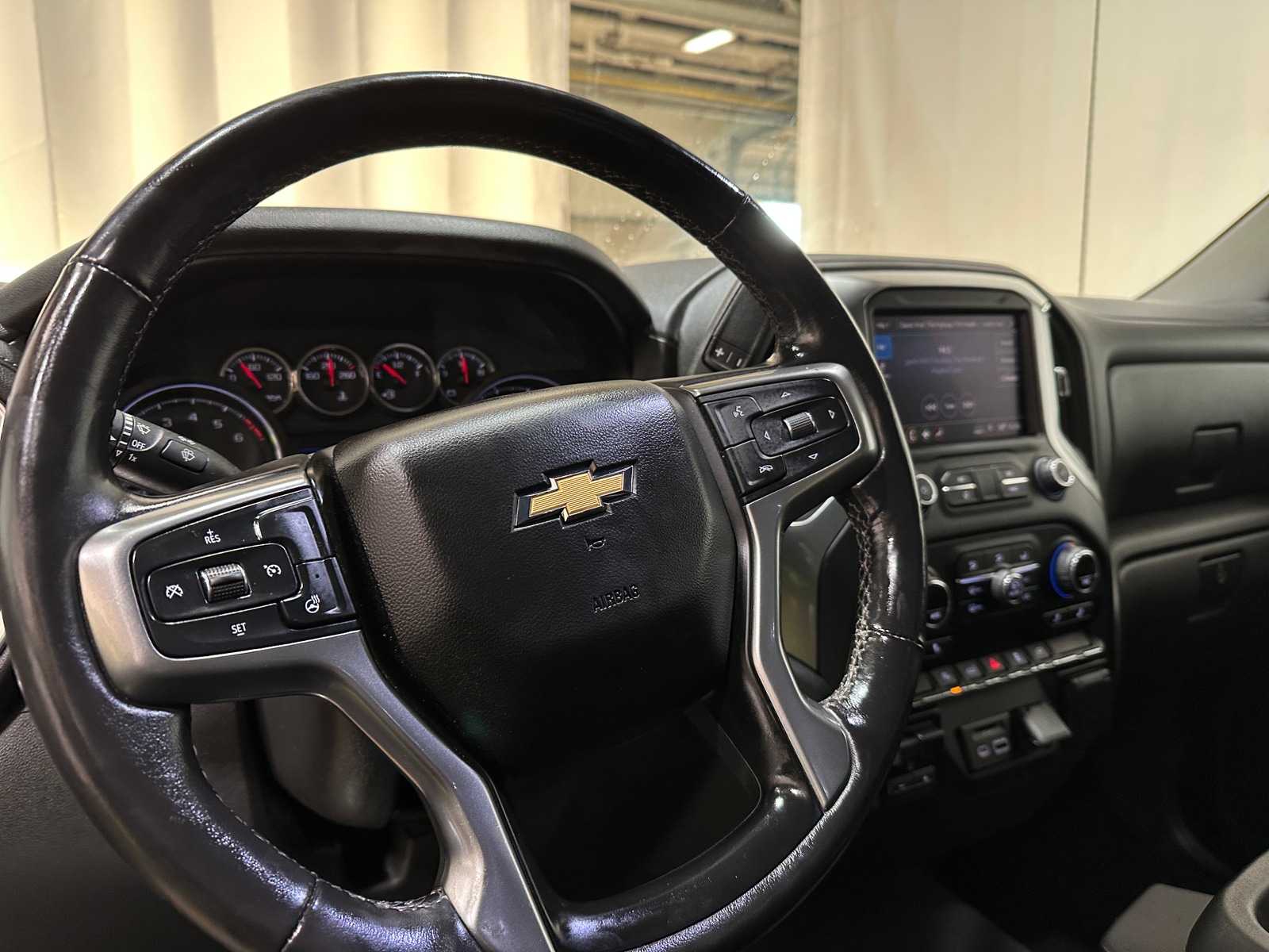 Thumbnail: 2019 Chevrolet Silverado 1500 - 4
